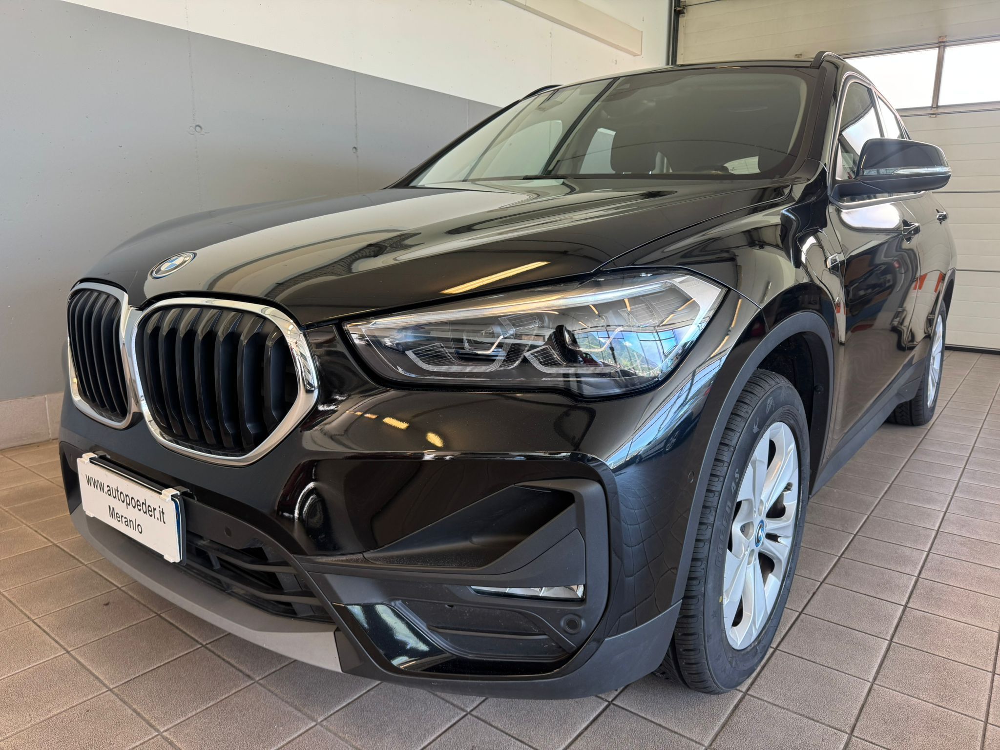 BMW X1 25e black (1)