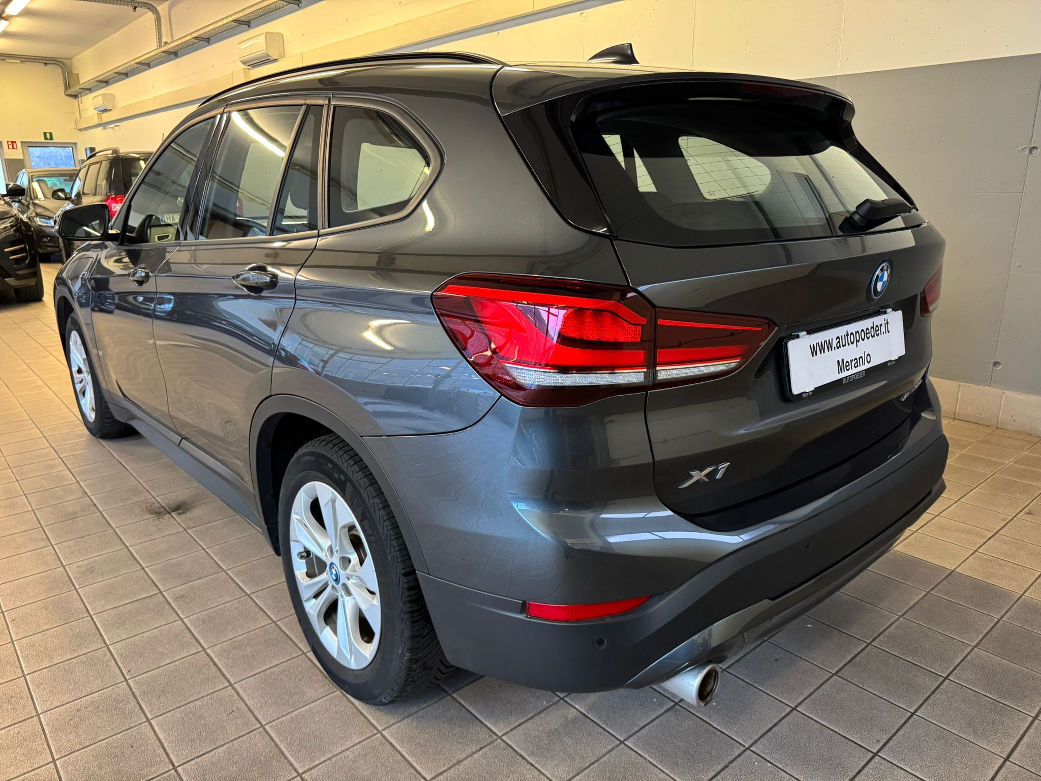 bmw x1 hybrit e grau (4)