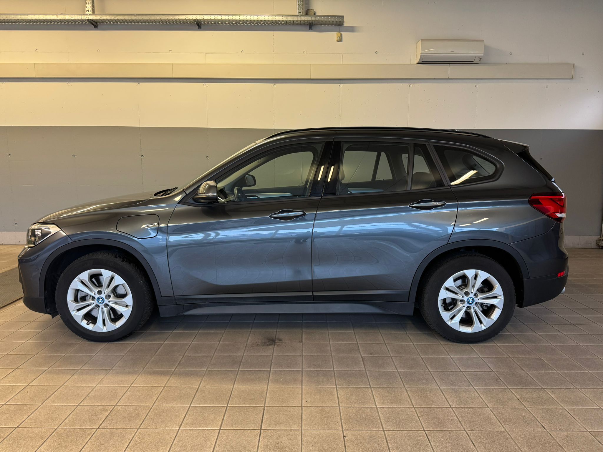 bmw x1 hybrit e grau (5)