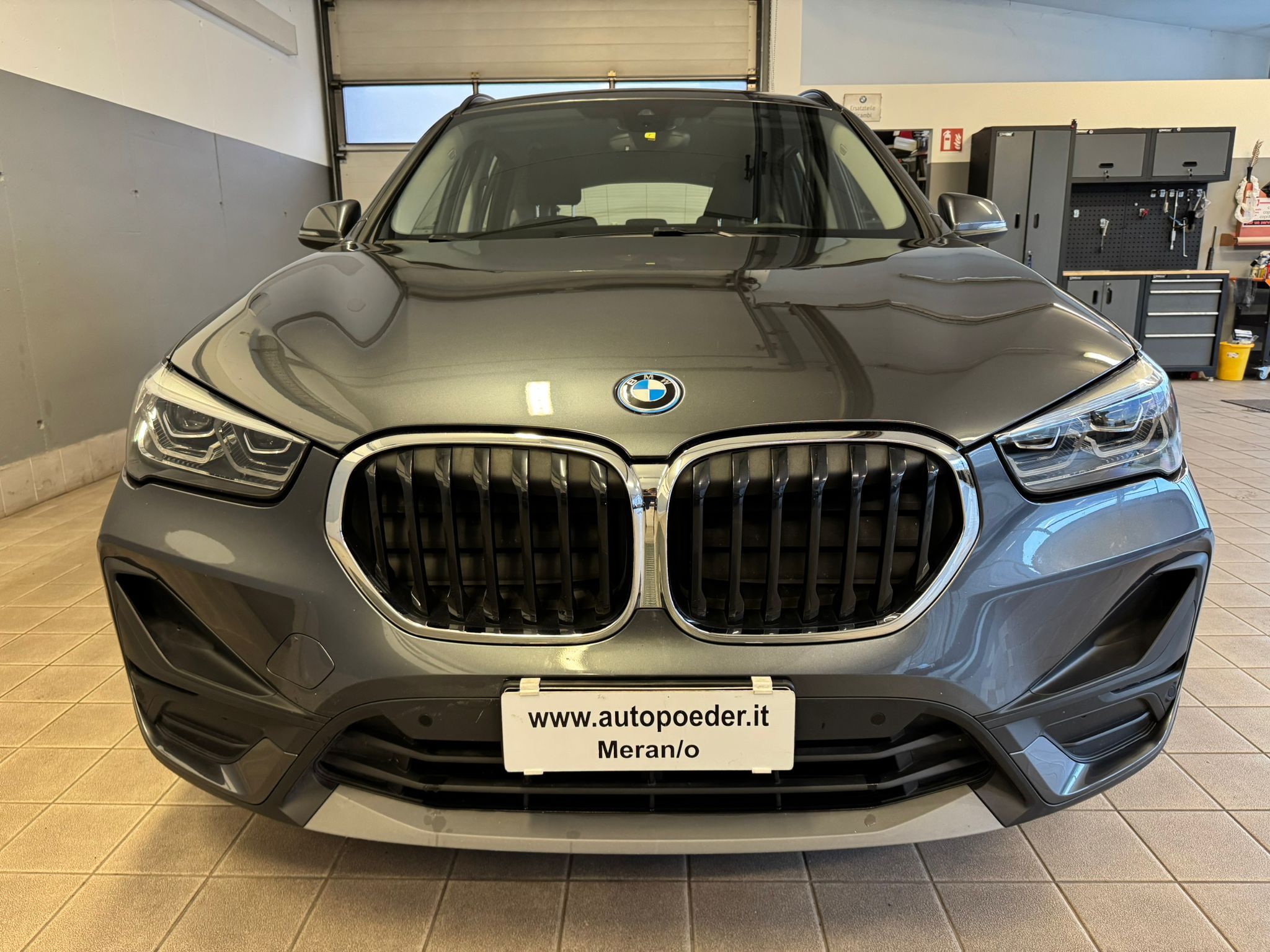 bmw x1 hybrit e grau (6)