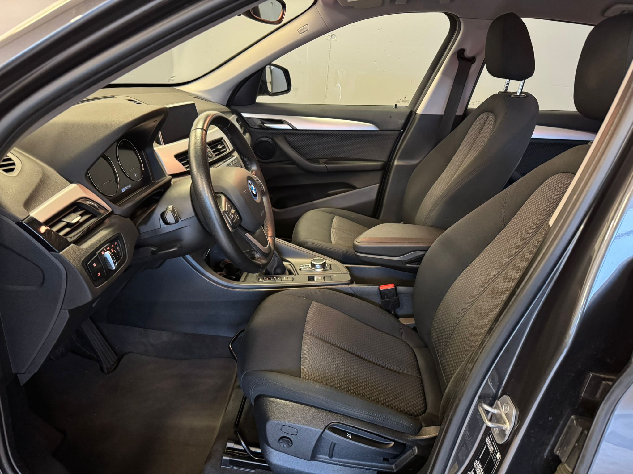 bmw x1 hybrit e grau (8)