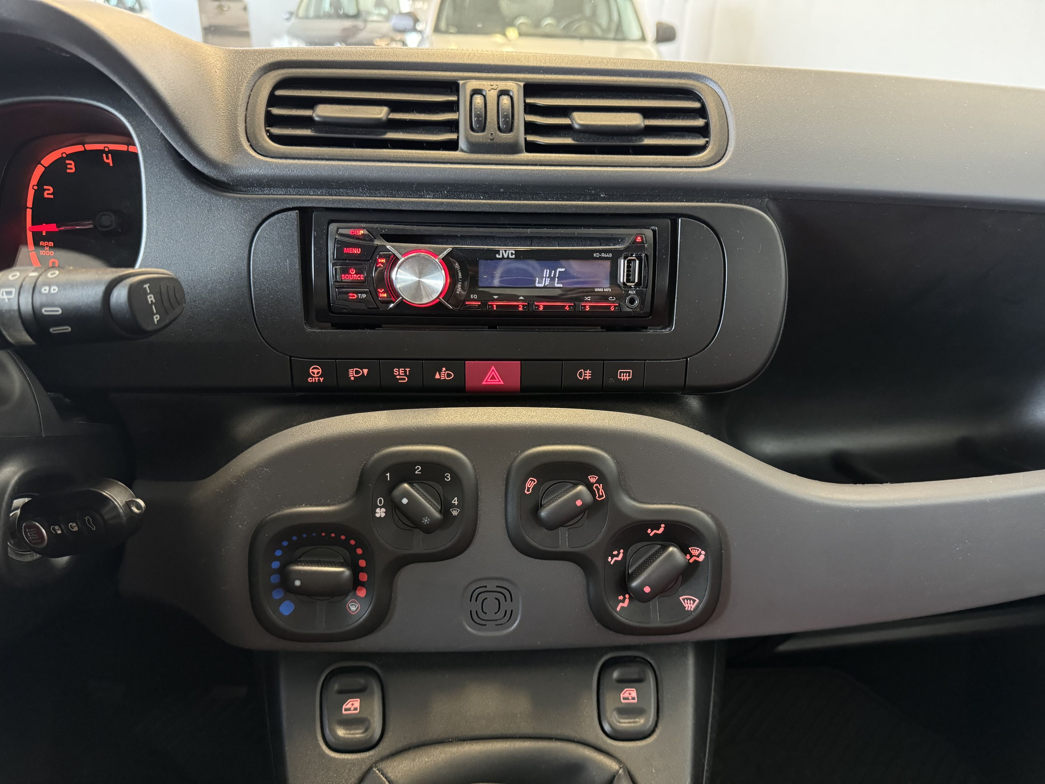 Fiat Panda 1.2 Schwarz rote sitze (11)
