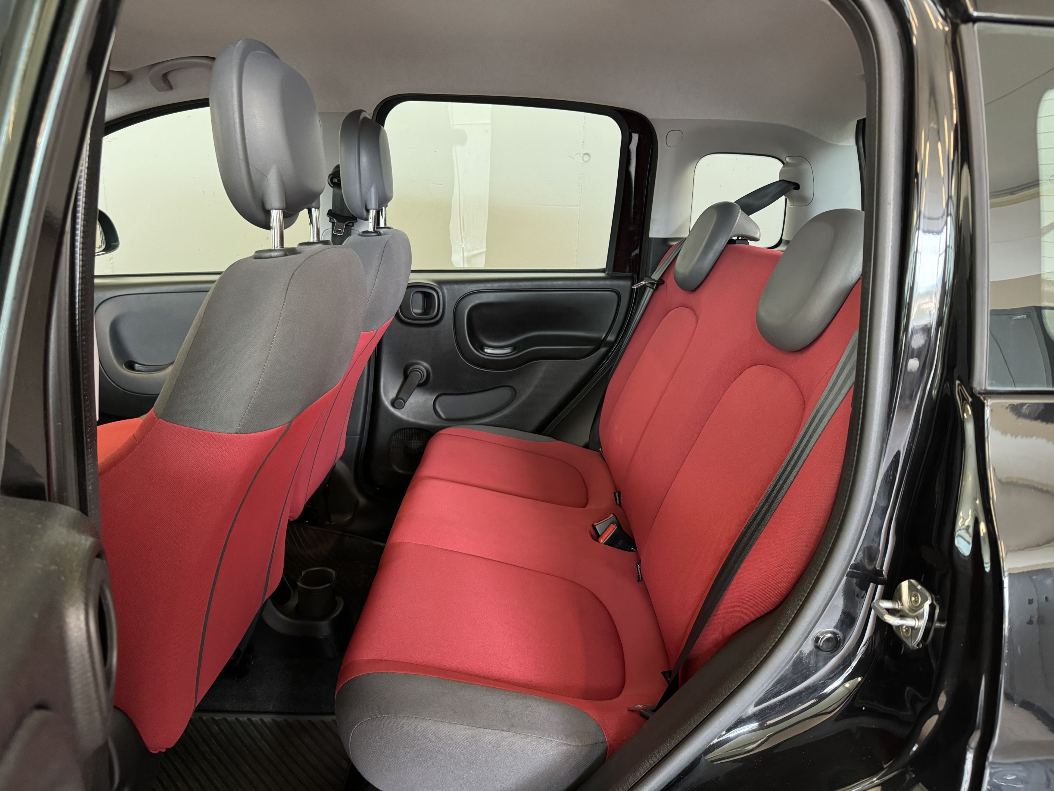 Fiat Panda 1.2 Schwarz rote sitze (12)