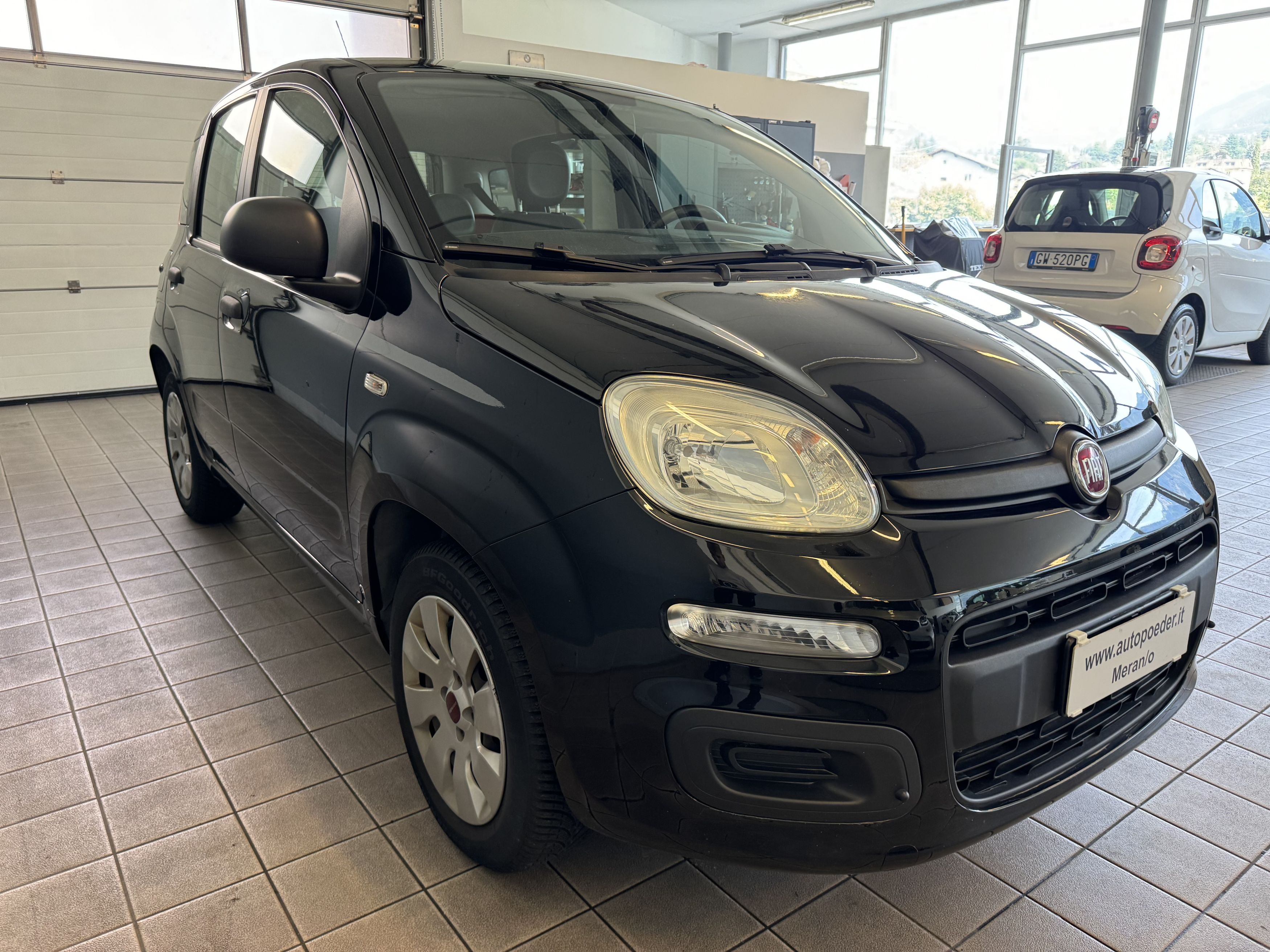 Fiat Panda 1.2 Schwarz rote sitze (2)