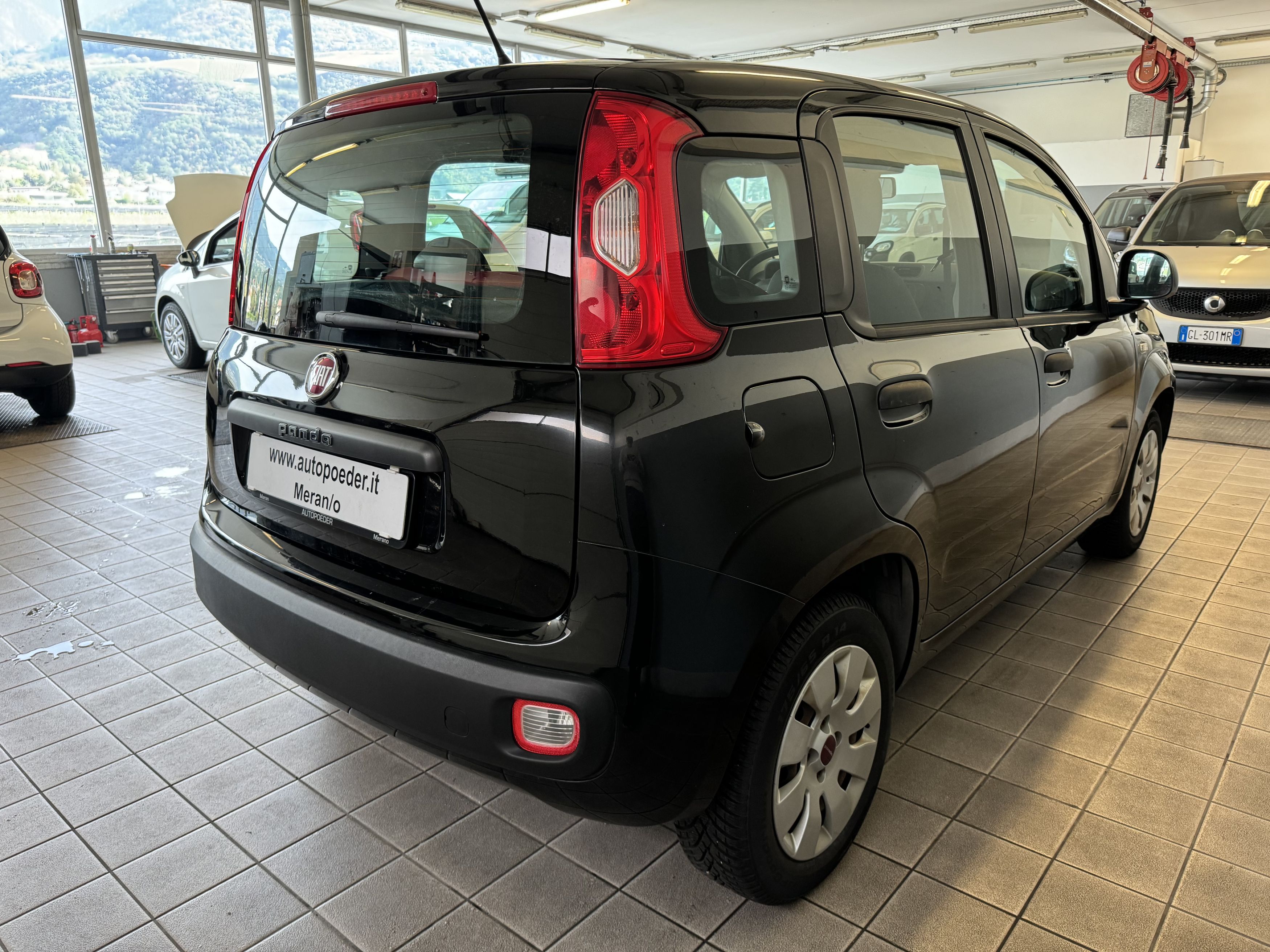 Fiat Panda 1.2 Schwarz rote sitze (3)