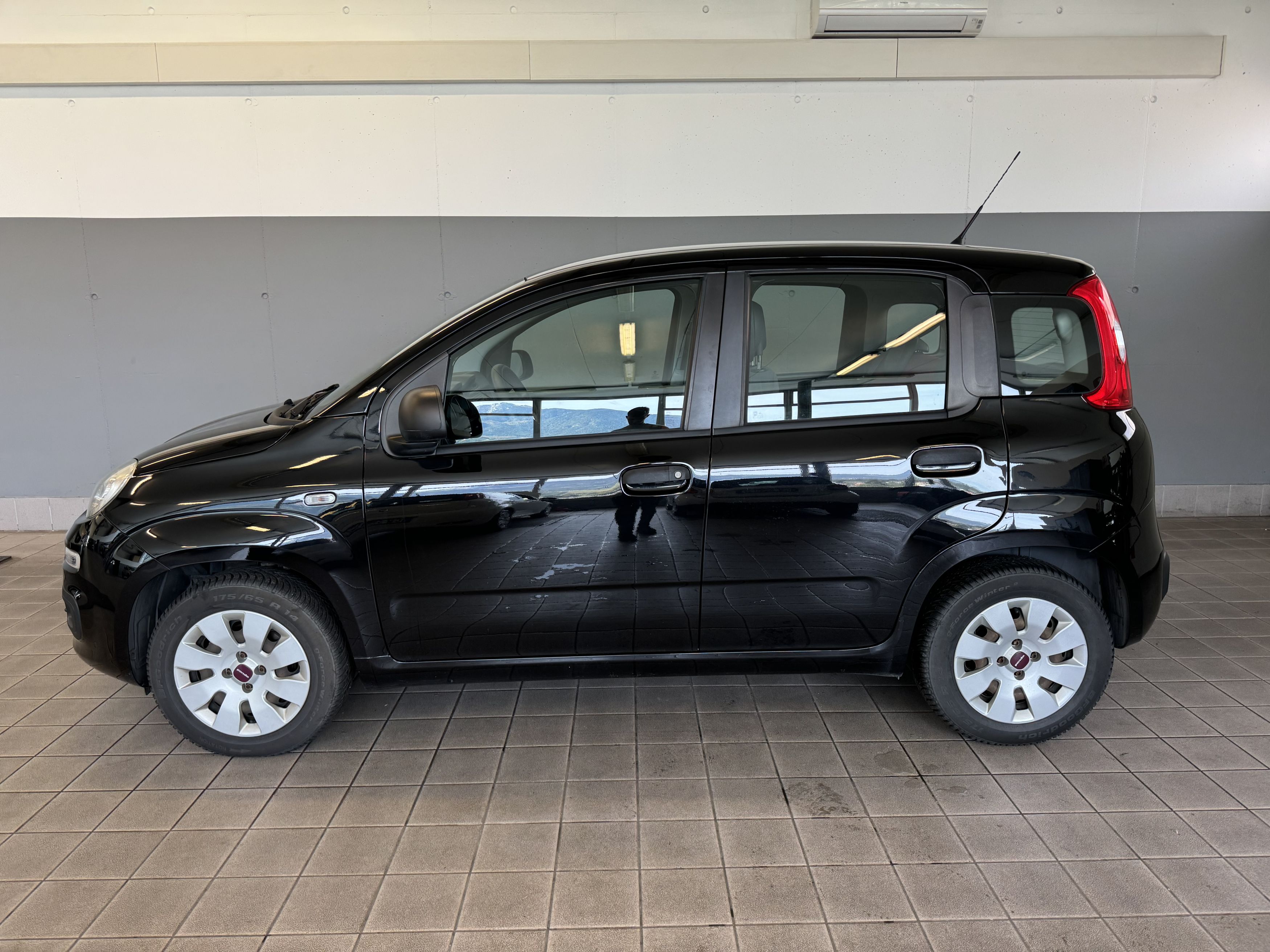 Fiat Panda 1.2 Schwarz rote sitze (5)