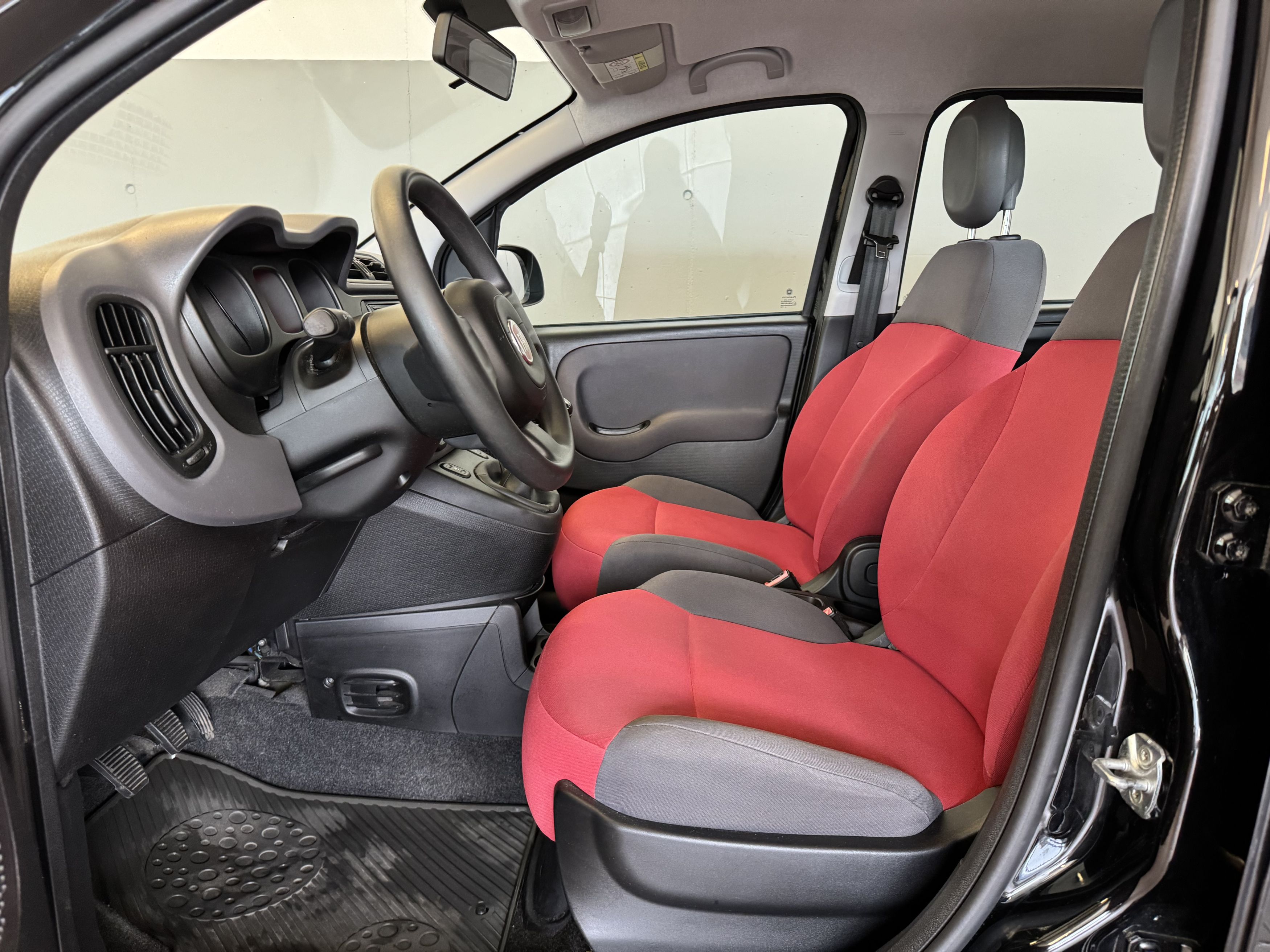 Fiat Panda 1.2 Schwarz rote sitze (8)