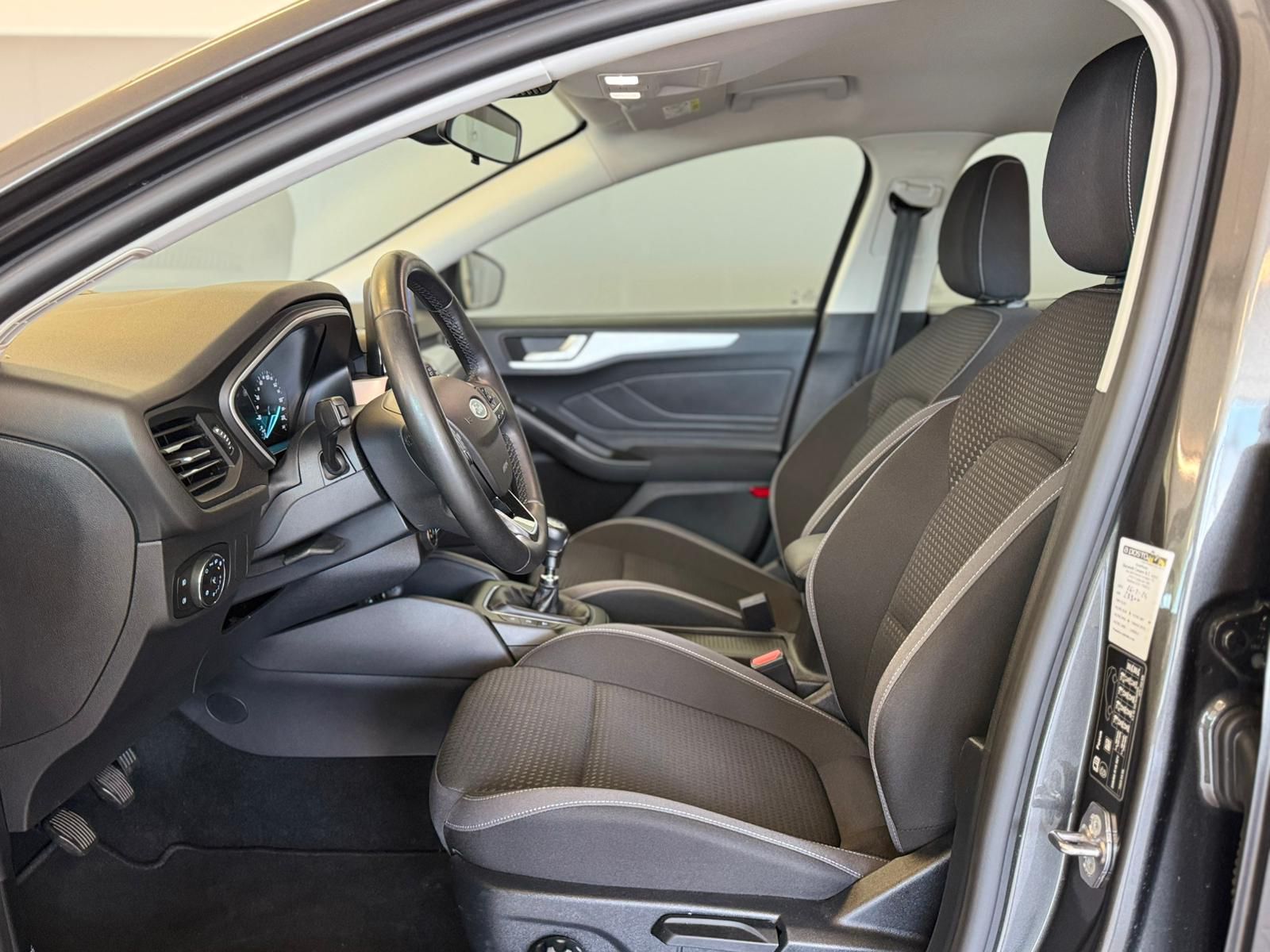 Ford Focus 1.5 38000km (9)