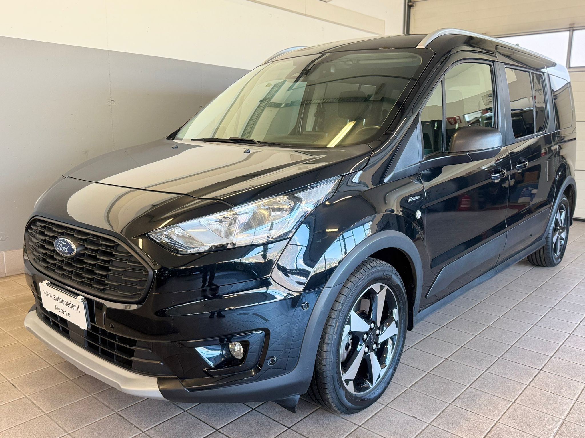 Ford Gran Tourneo 1.5 Active (1)