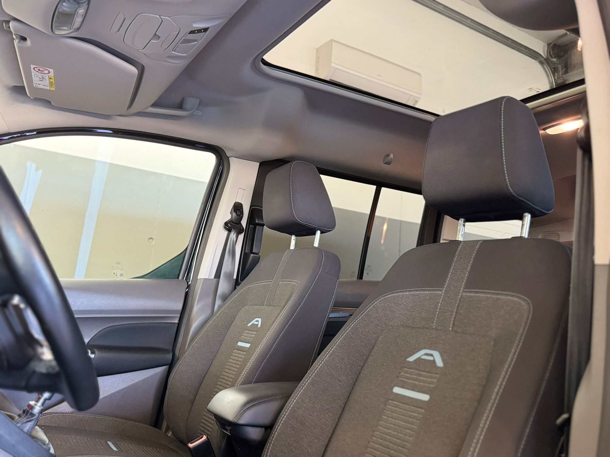 Ford Gran Tourneo 1.5 Active (10)