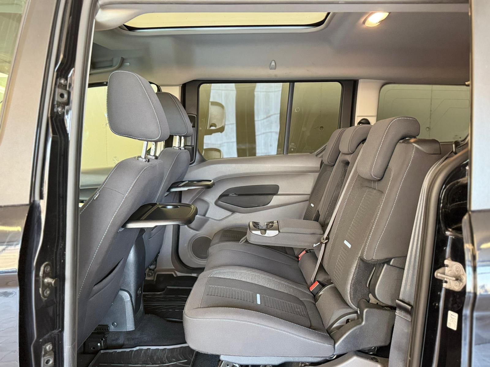 Ford Gran Tourneo 1.5 Active (11)