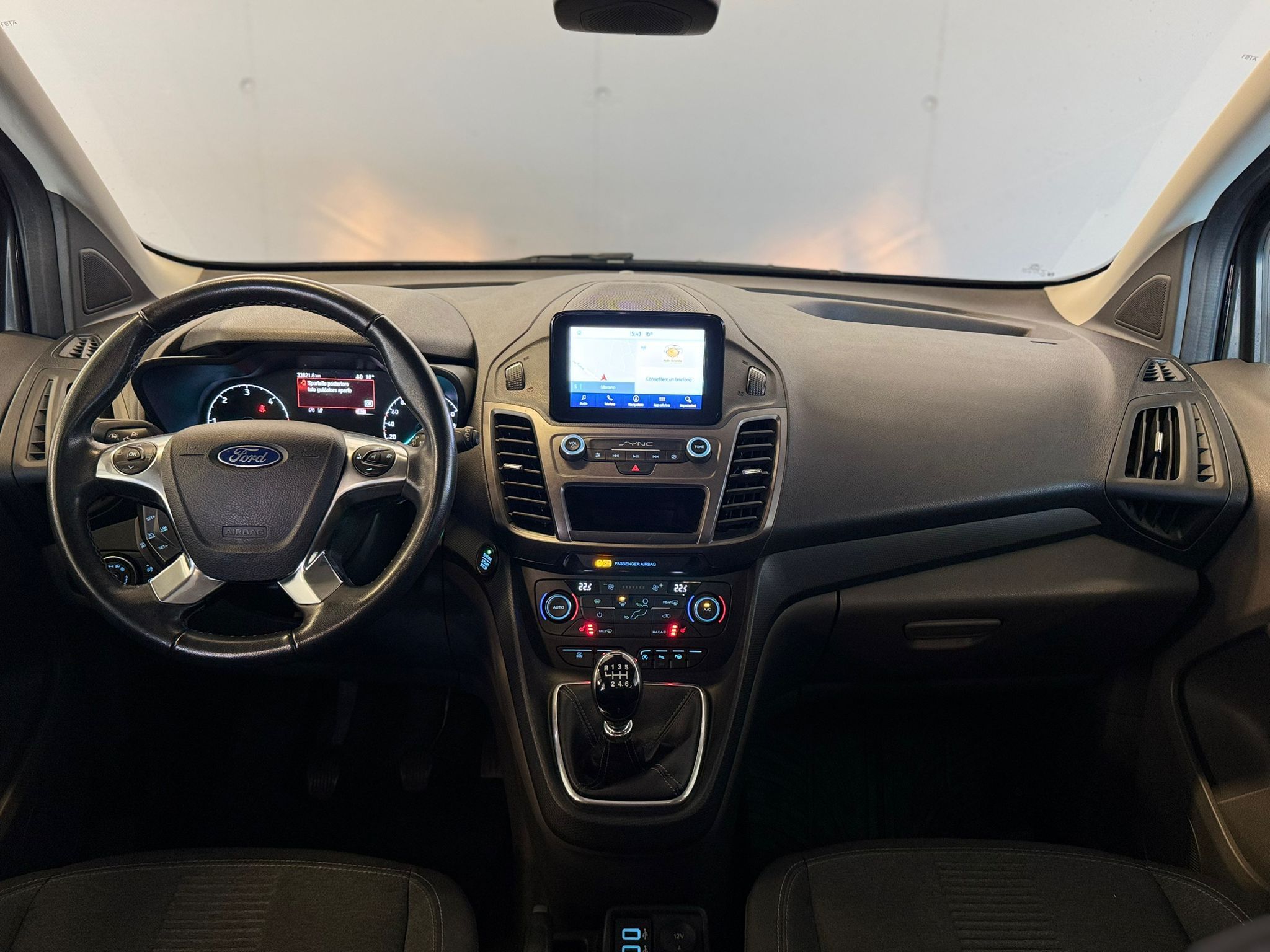 Ford Gran Tourneo 1.5 Active (18)