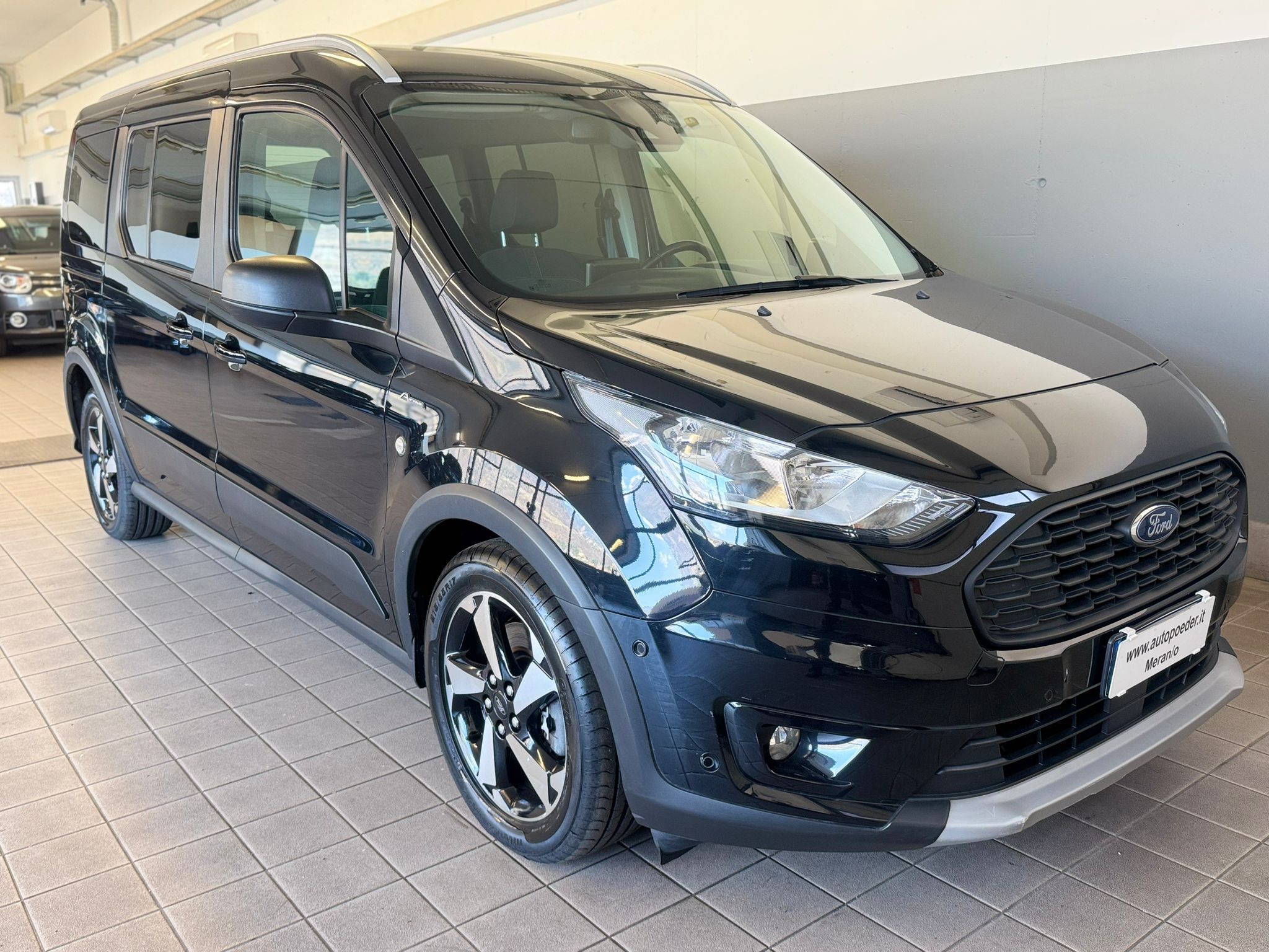 Ford Gran Tourneo 1.5 Active (2)