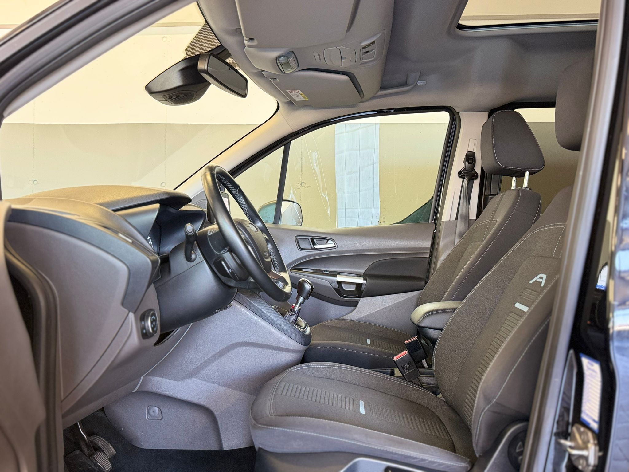 Ford Gran Tourneo 1.5 Active (9)