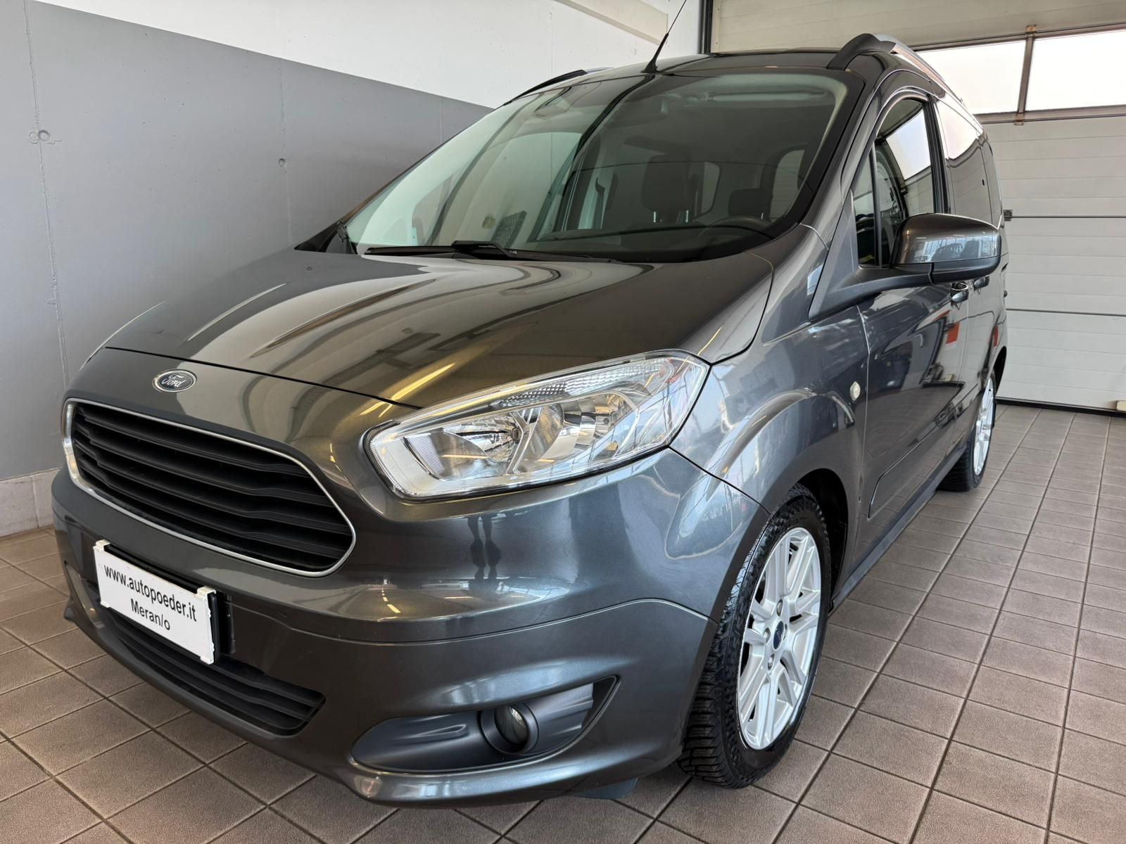 ford Tourneo Courier Diesel Grau (1)