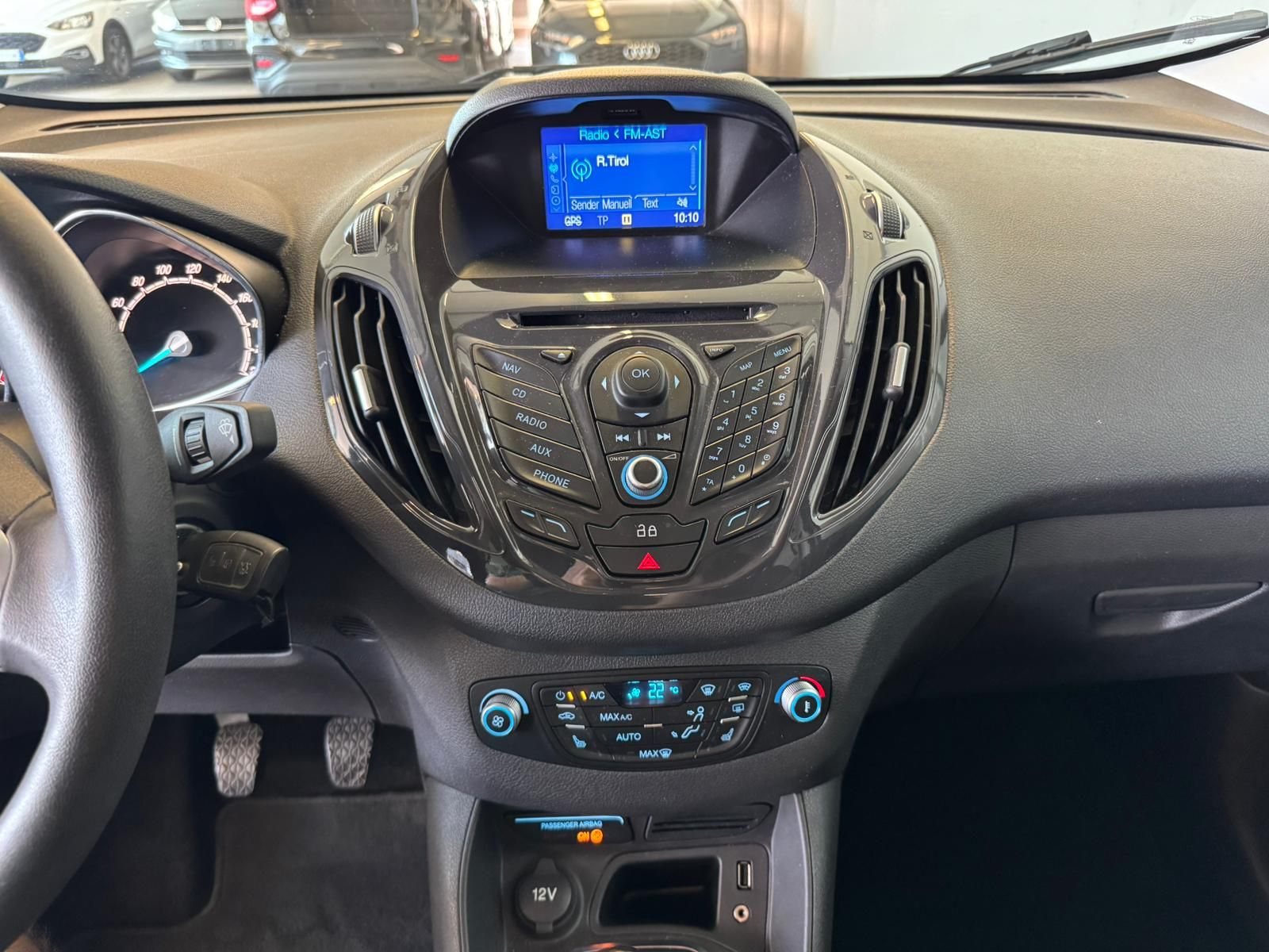 ford Tourneo Courier Diesel Grau (11)