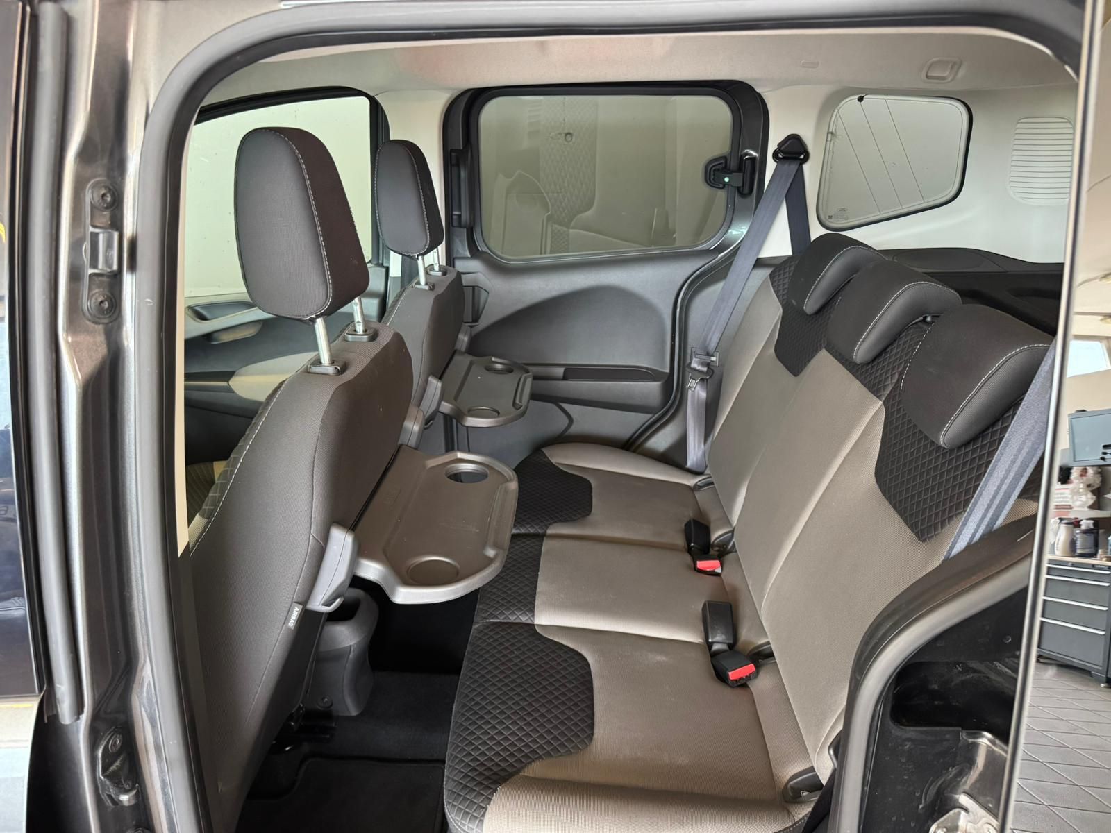 ford Tourneo Courier Diesel Grau (12)