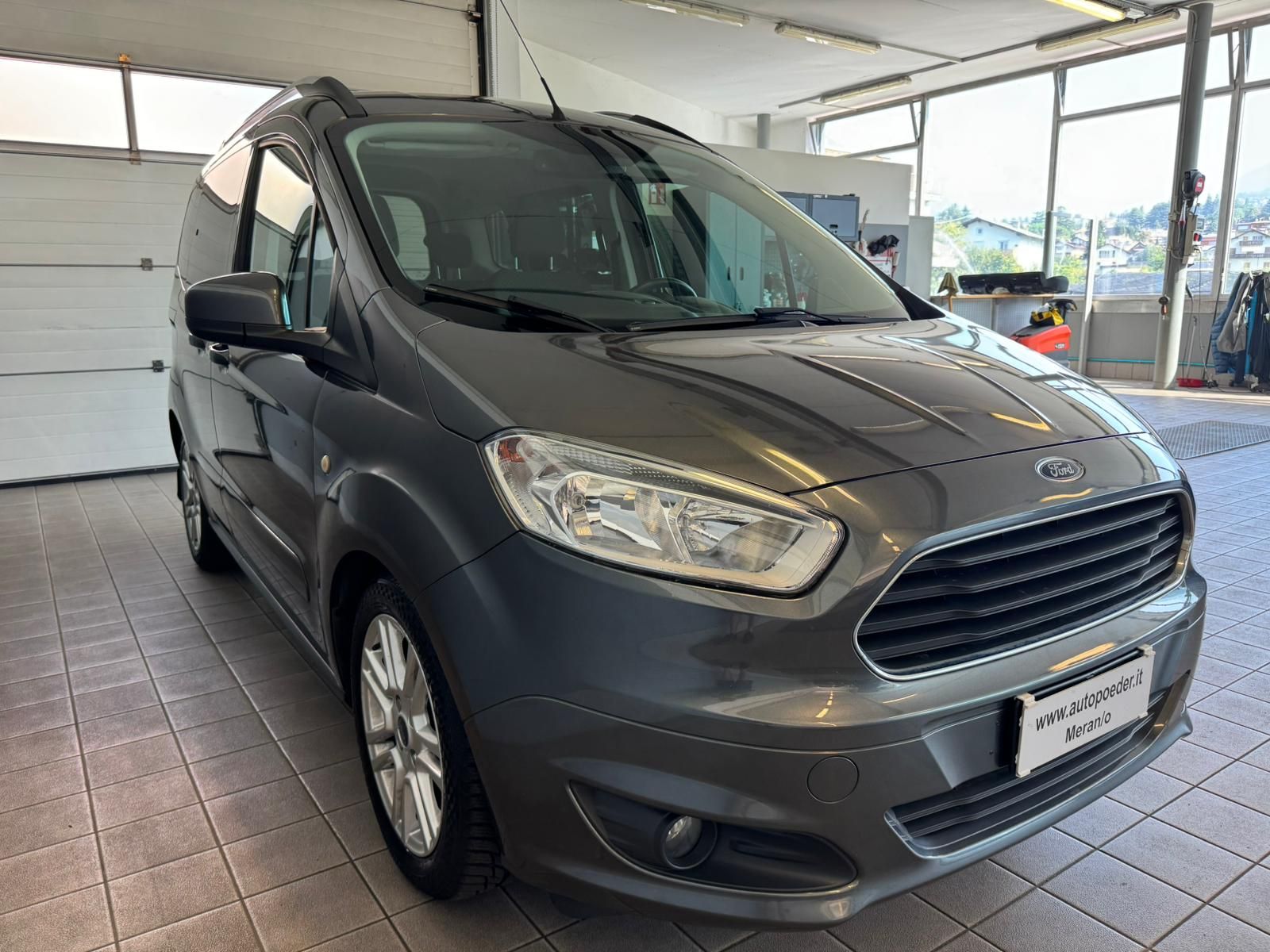 ford Tourneo Courier Diesel Grau (2)