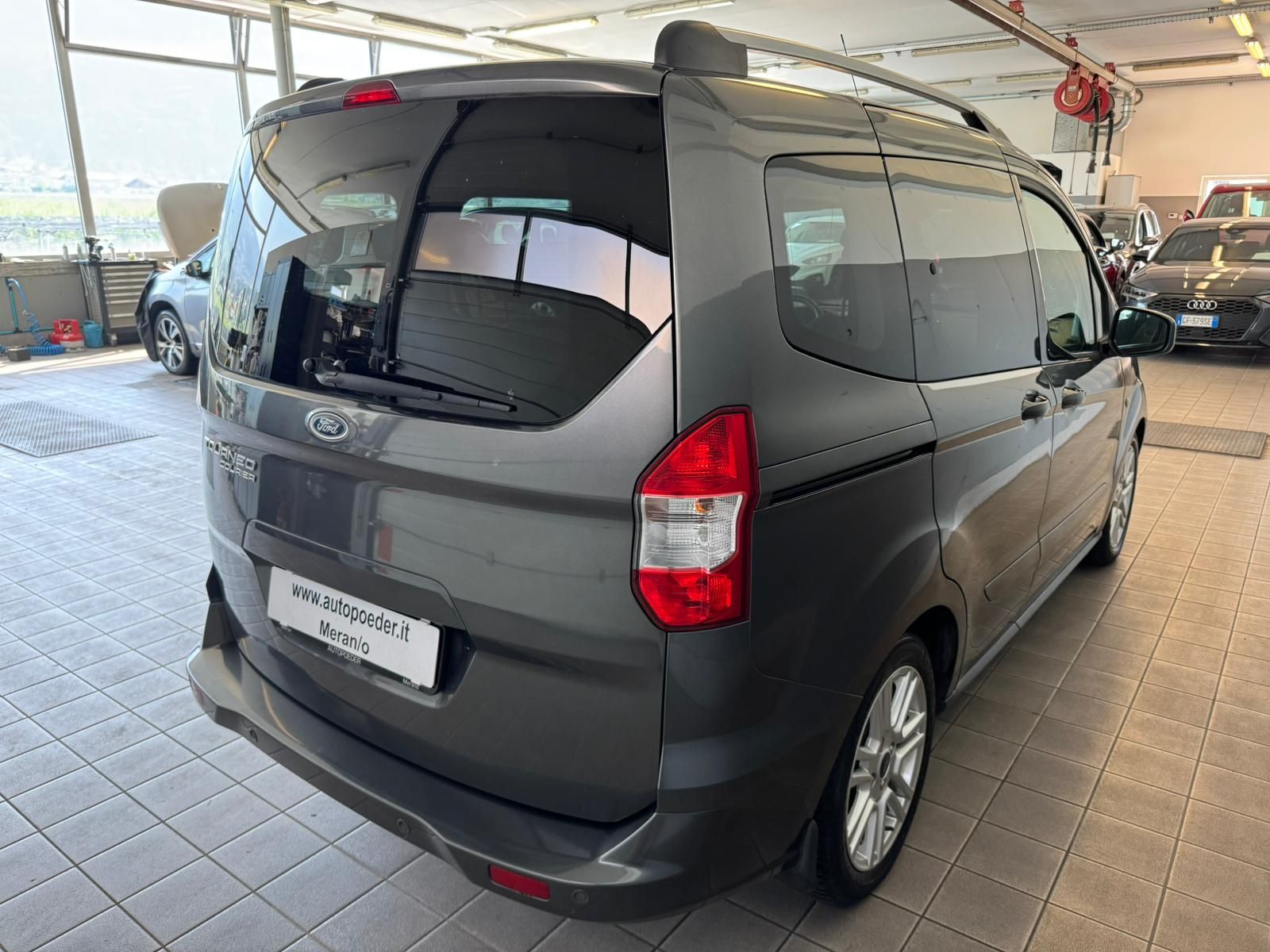 ford Tourneo Courier Diesel Grau (3)