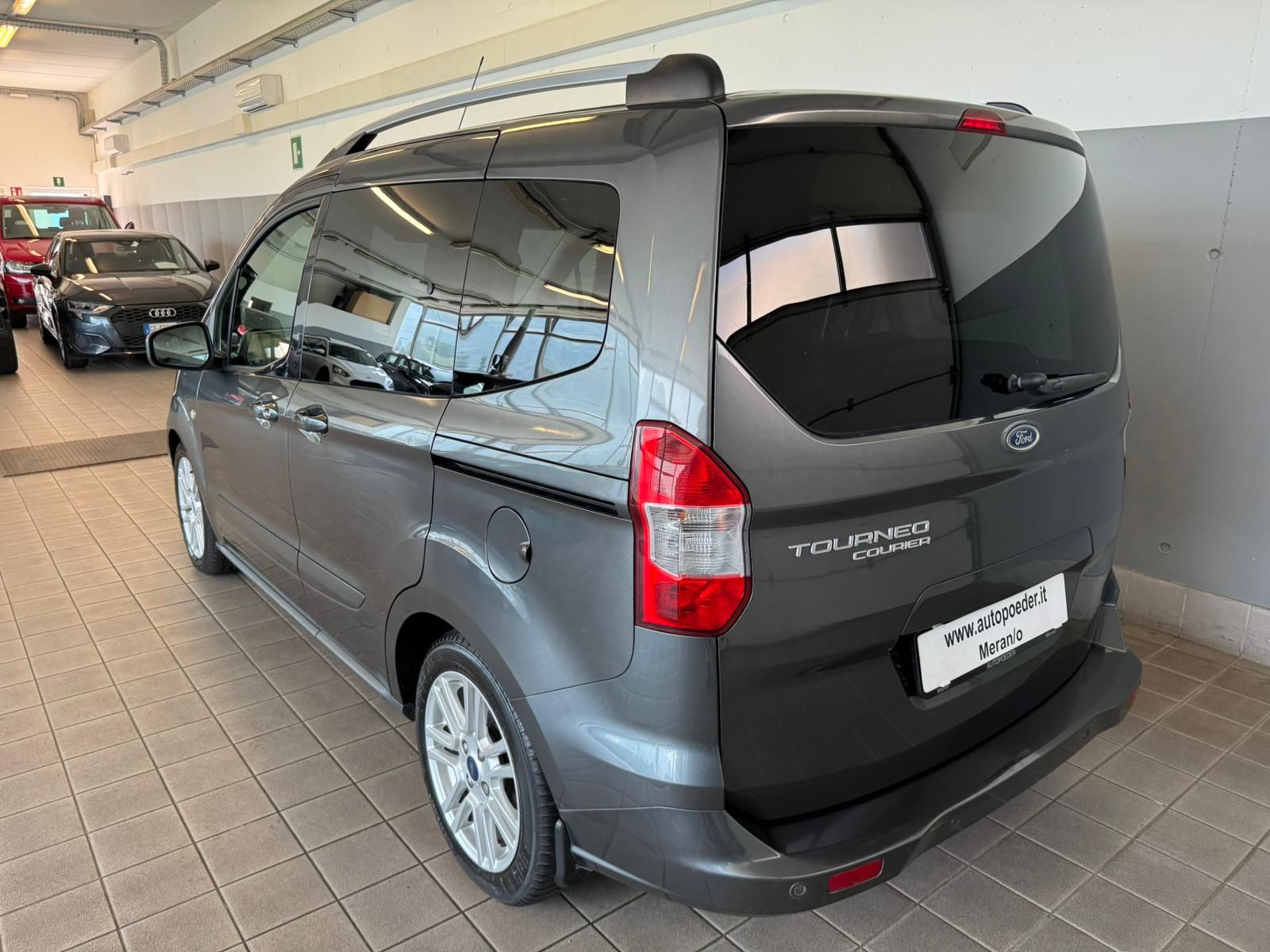 ford Tourneo Courier Diesel Grau (4)