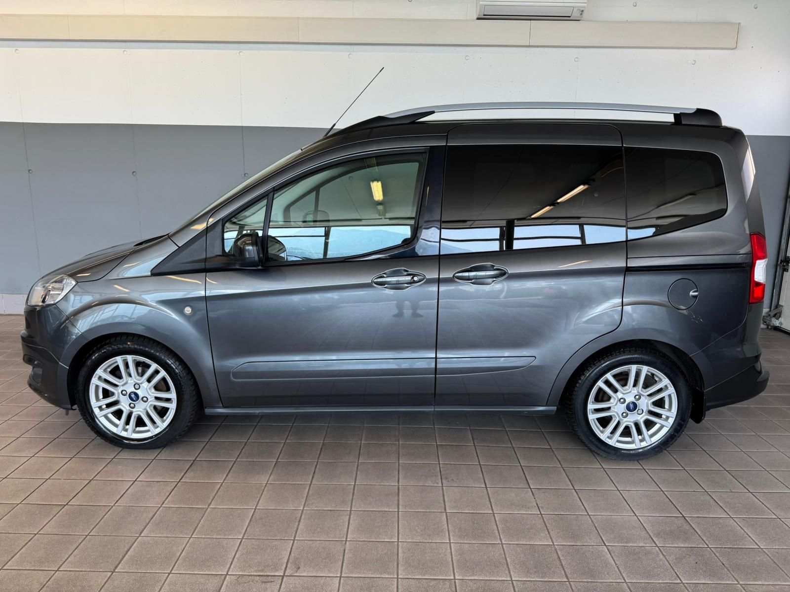 ford Tourneo Courier Diesel Grau (5)