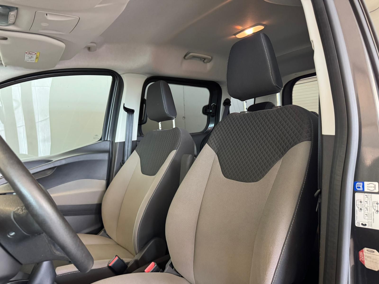 ford Tourneo Courier Diesel Grau (9)