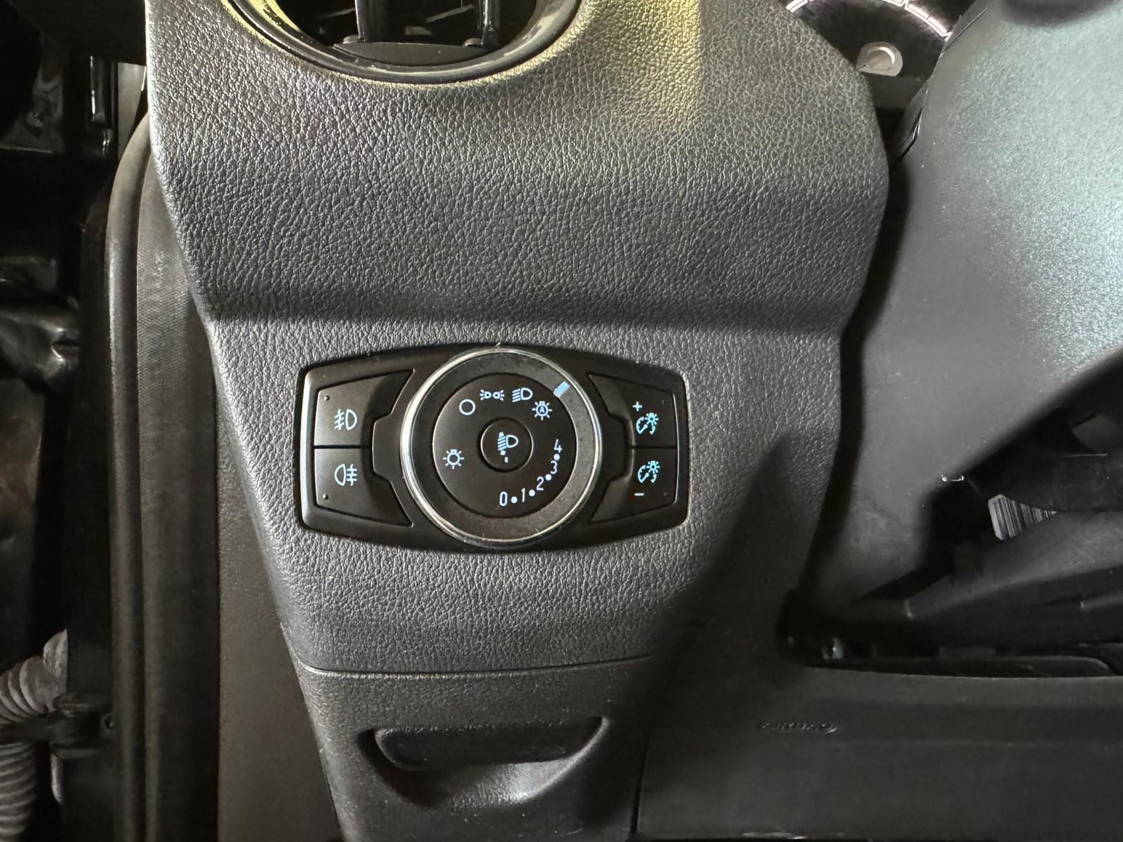 Ford Tourneo Schwarz benzin (10)