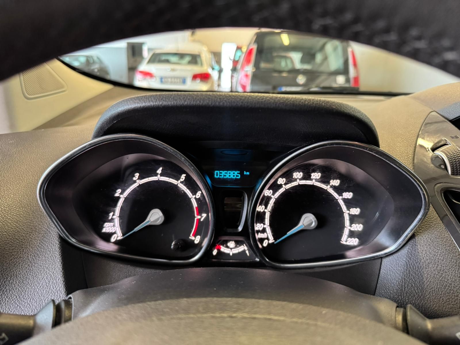 Ford Tourneo Schwarz benzin (11)