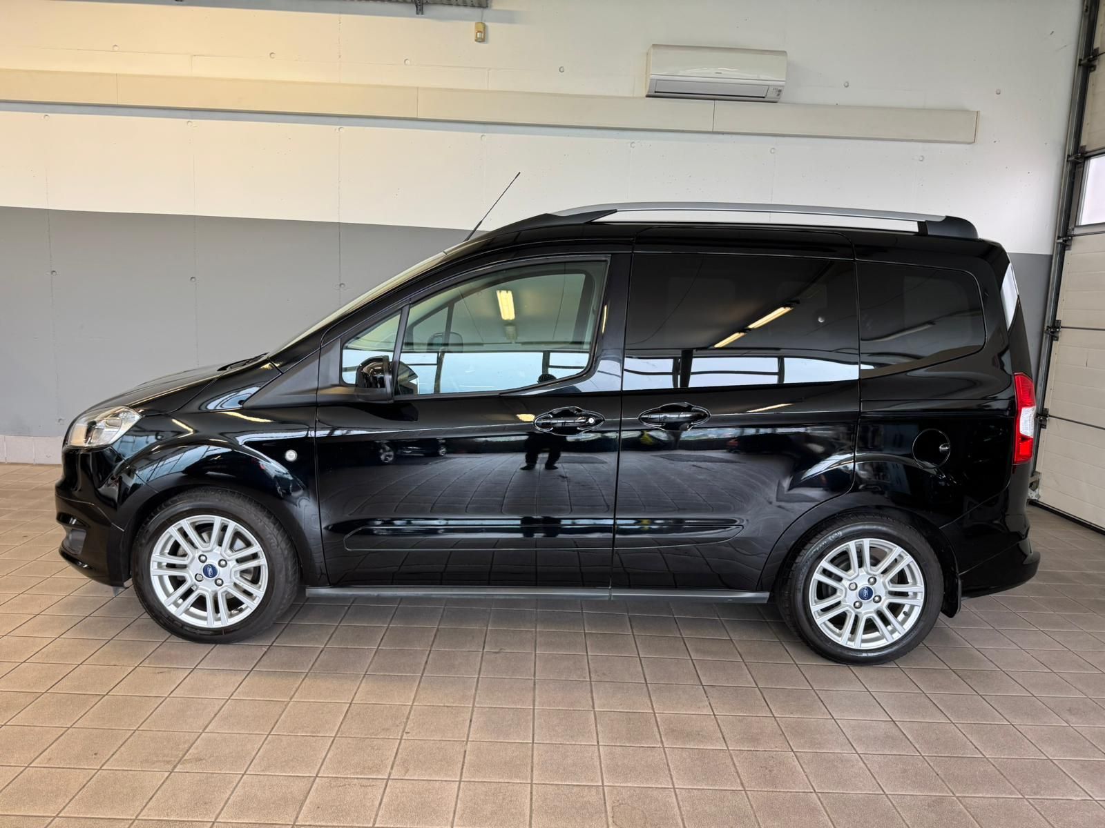 Ford Tourneo Schwarz benzin (5)