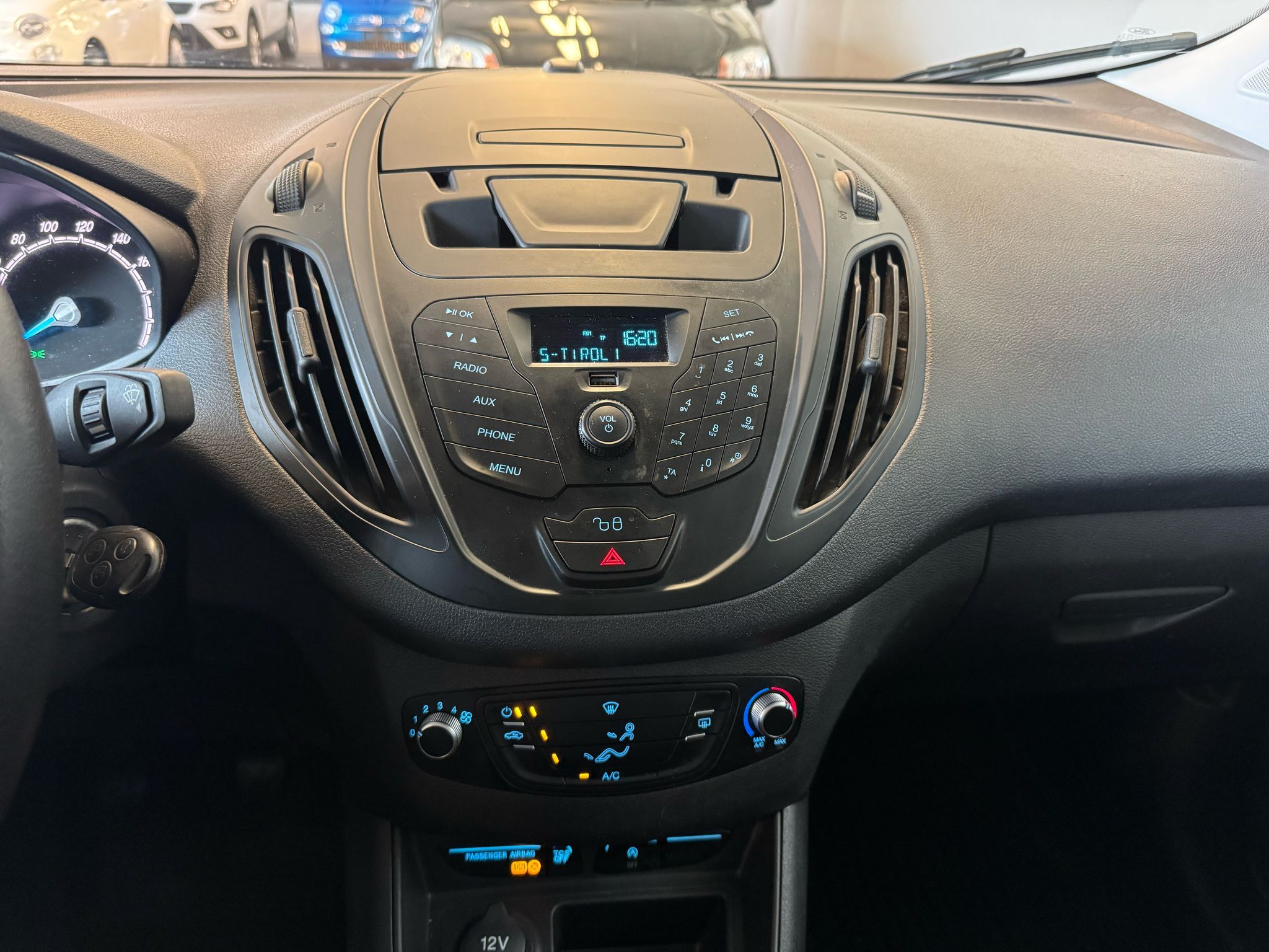 Ford Transit Courier weiss (11)