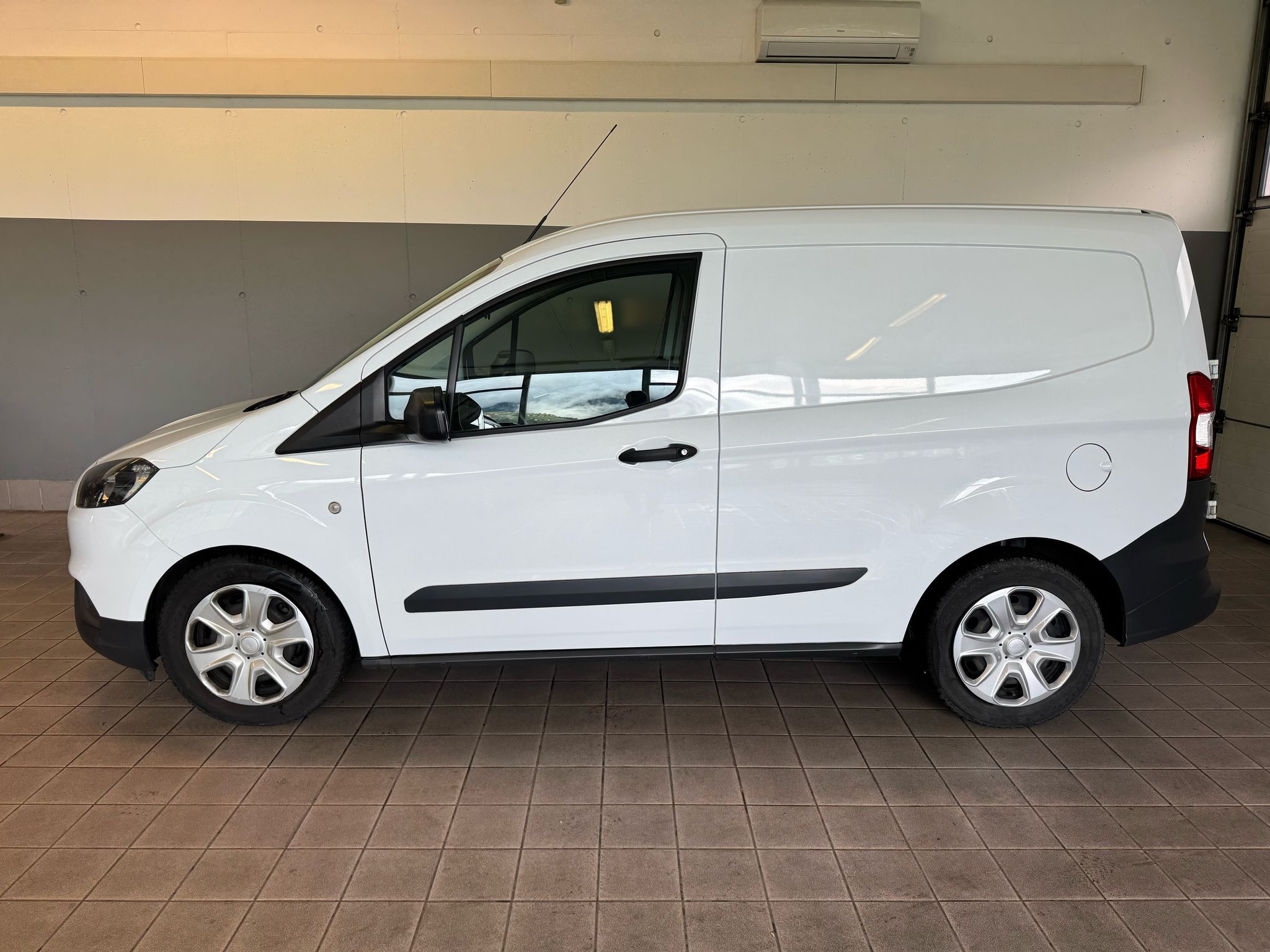 Ford Transit Courier weiss (5)
