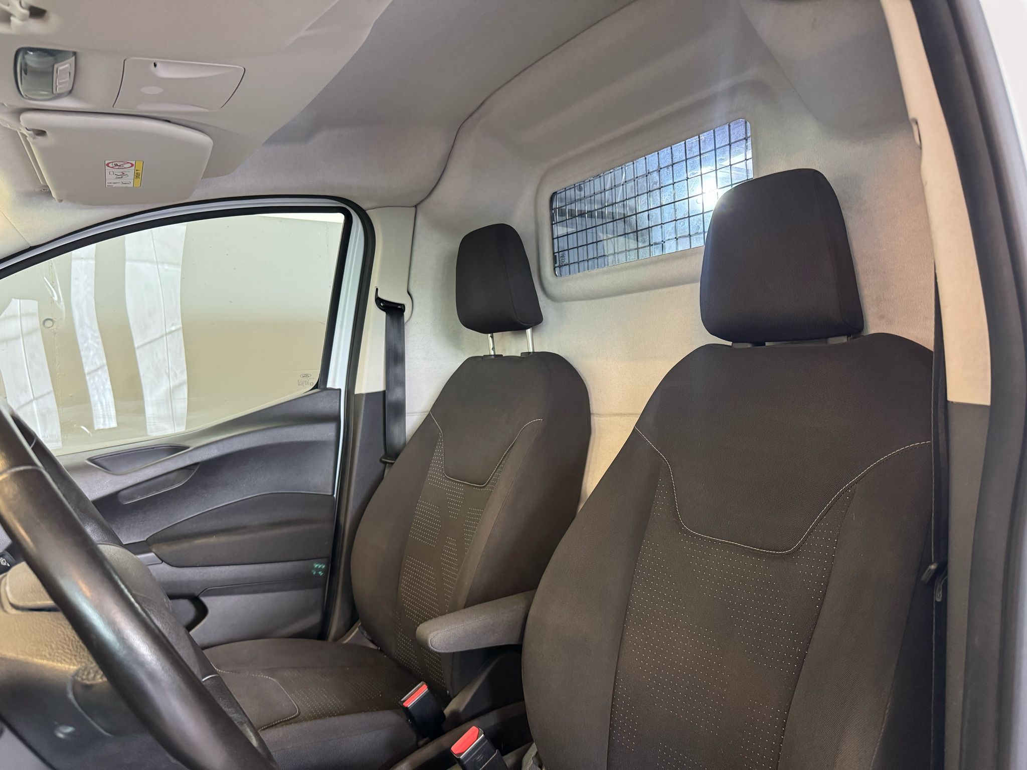 Ford Transit Courier weiss (9)