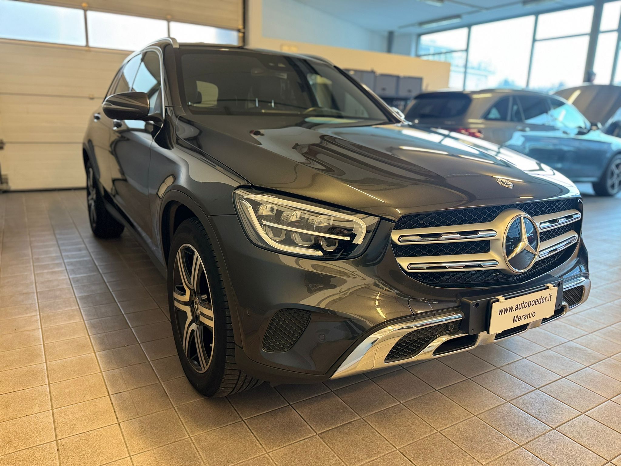 GLC 220D Neues model Schwarz grau (2)