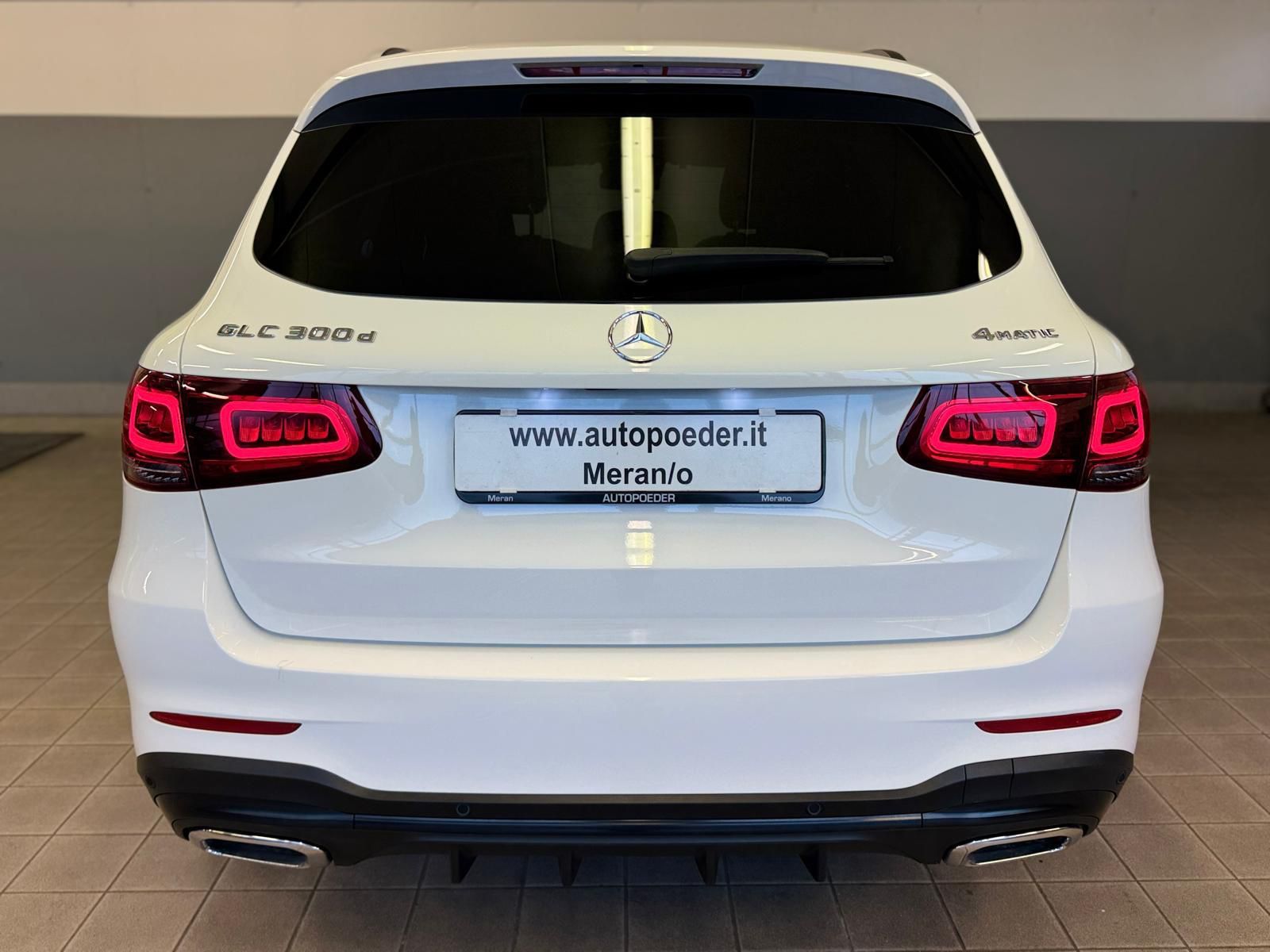 GLC 300D Weiss (6)