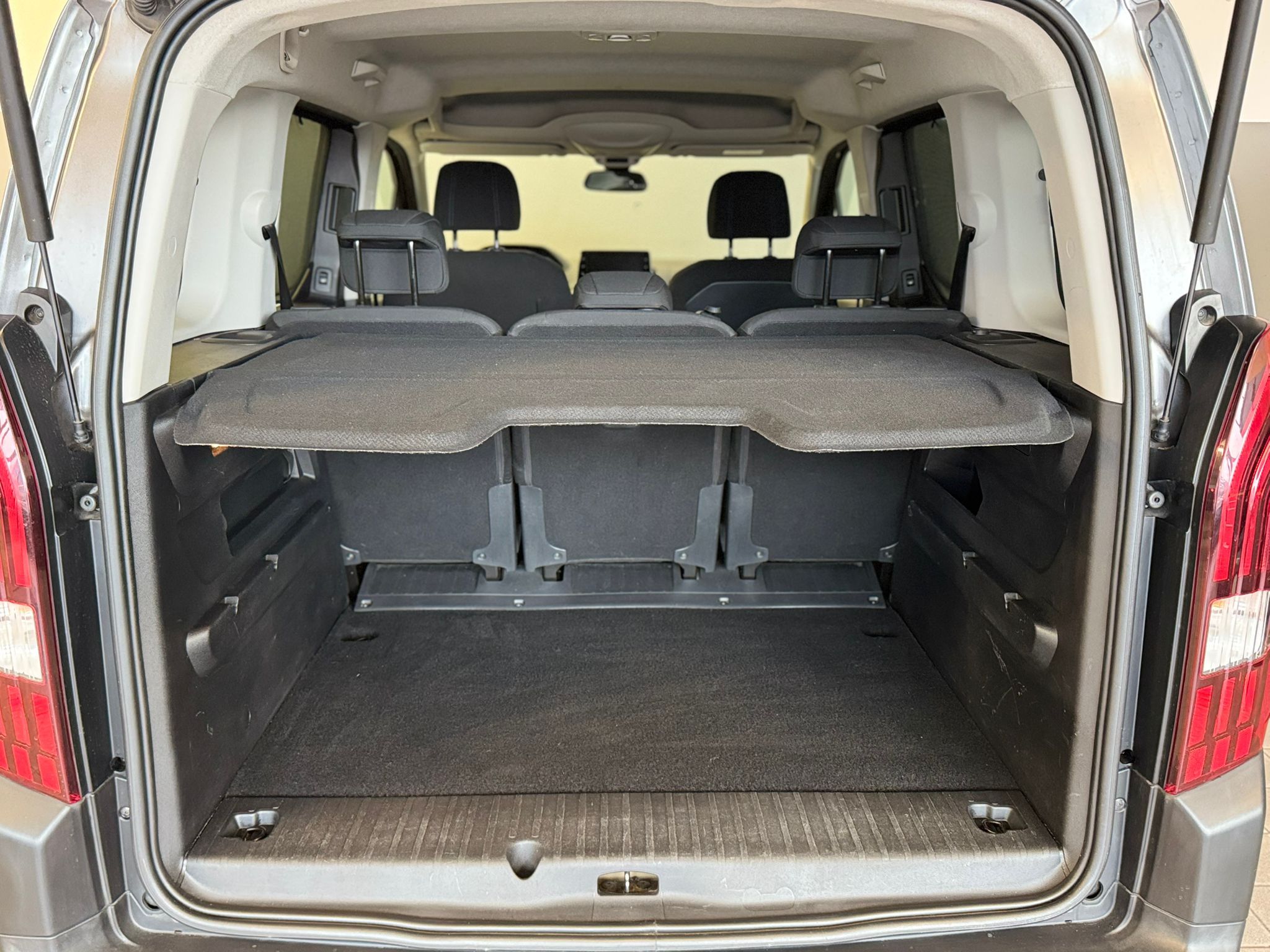 Peugeot rifter grau (9)