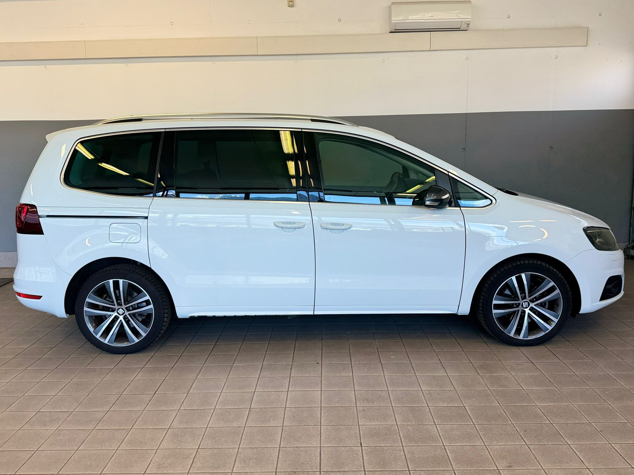 Seat Alhambra weis FrLine (5)