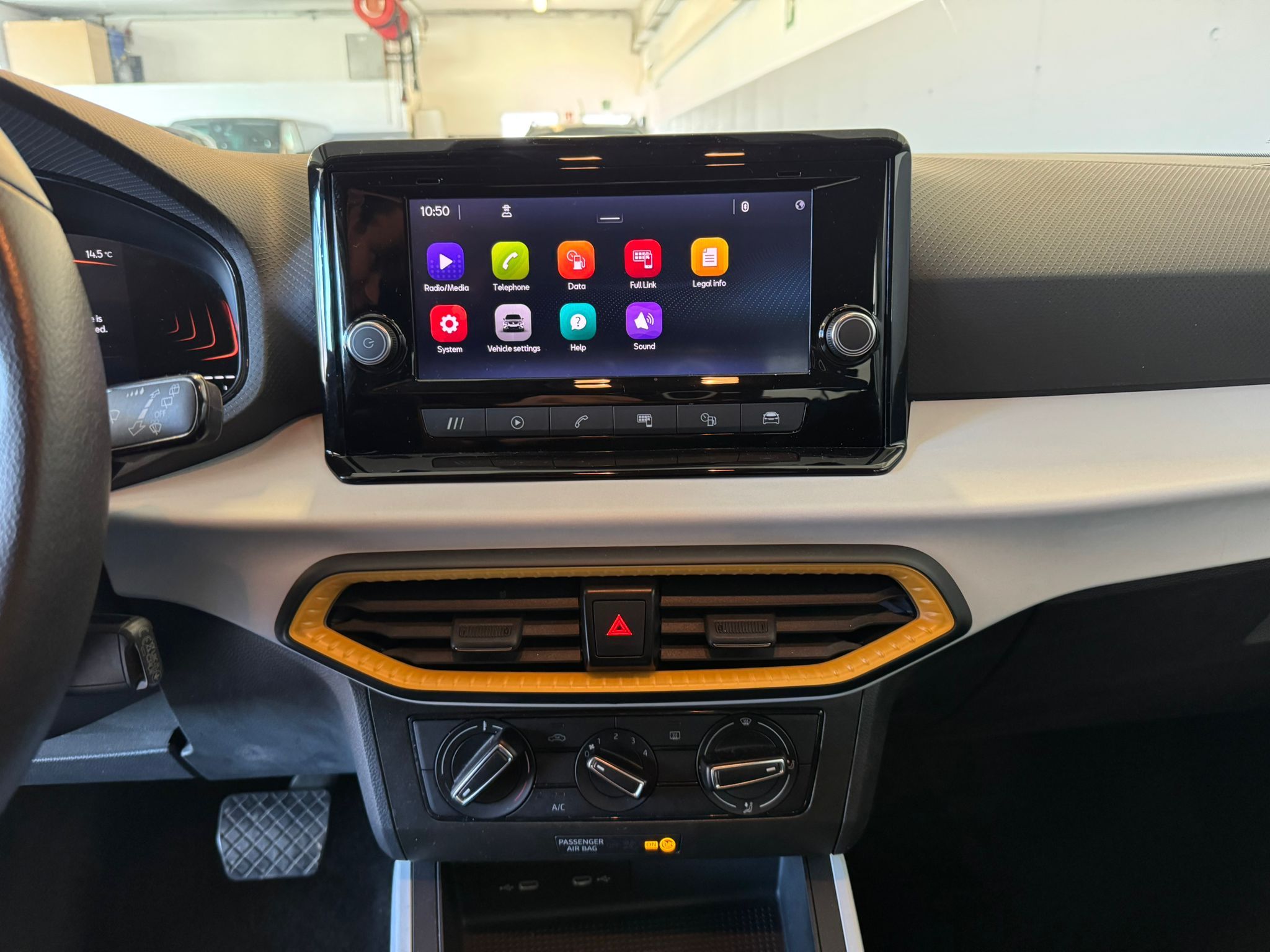 seat arona 1.0 tsi dsg weiss (12)