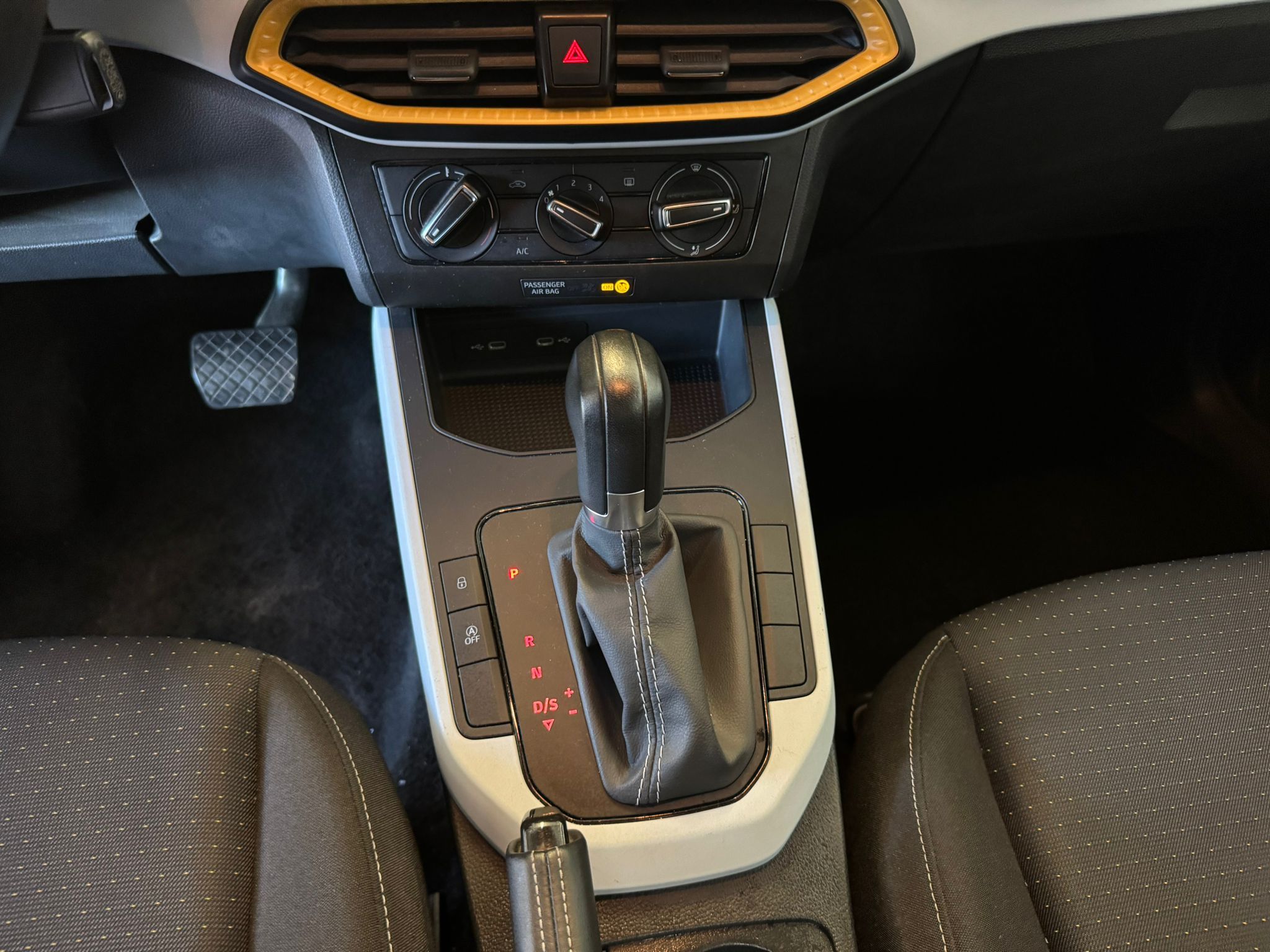 seat arona 1.0 tsi dsg weiss (13)