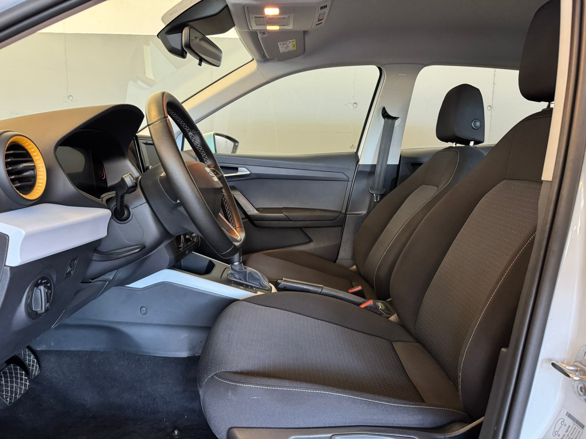 seat arona 1.0 tsi dsg weiss (8)