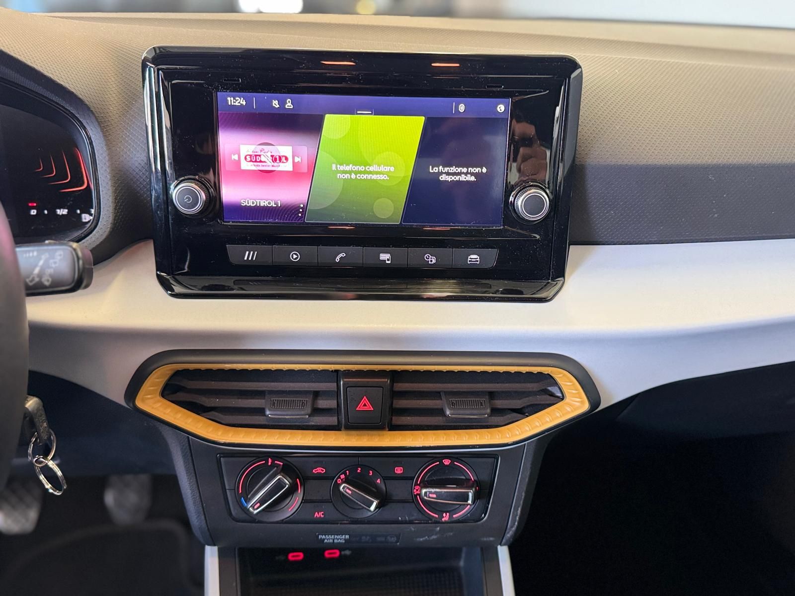 Seat Arona 1.0 weiss 57 (12)