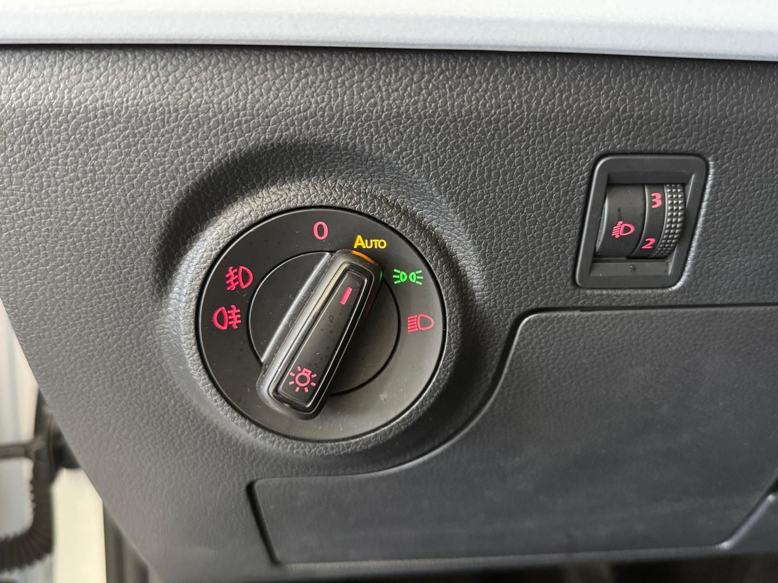 Seat Arona 1.0 weiss 57 (14)