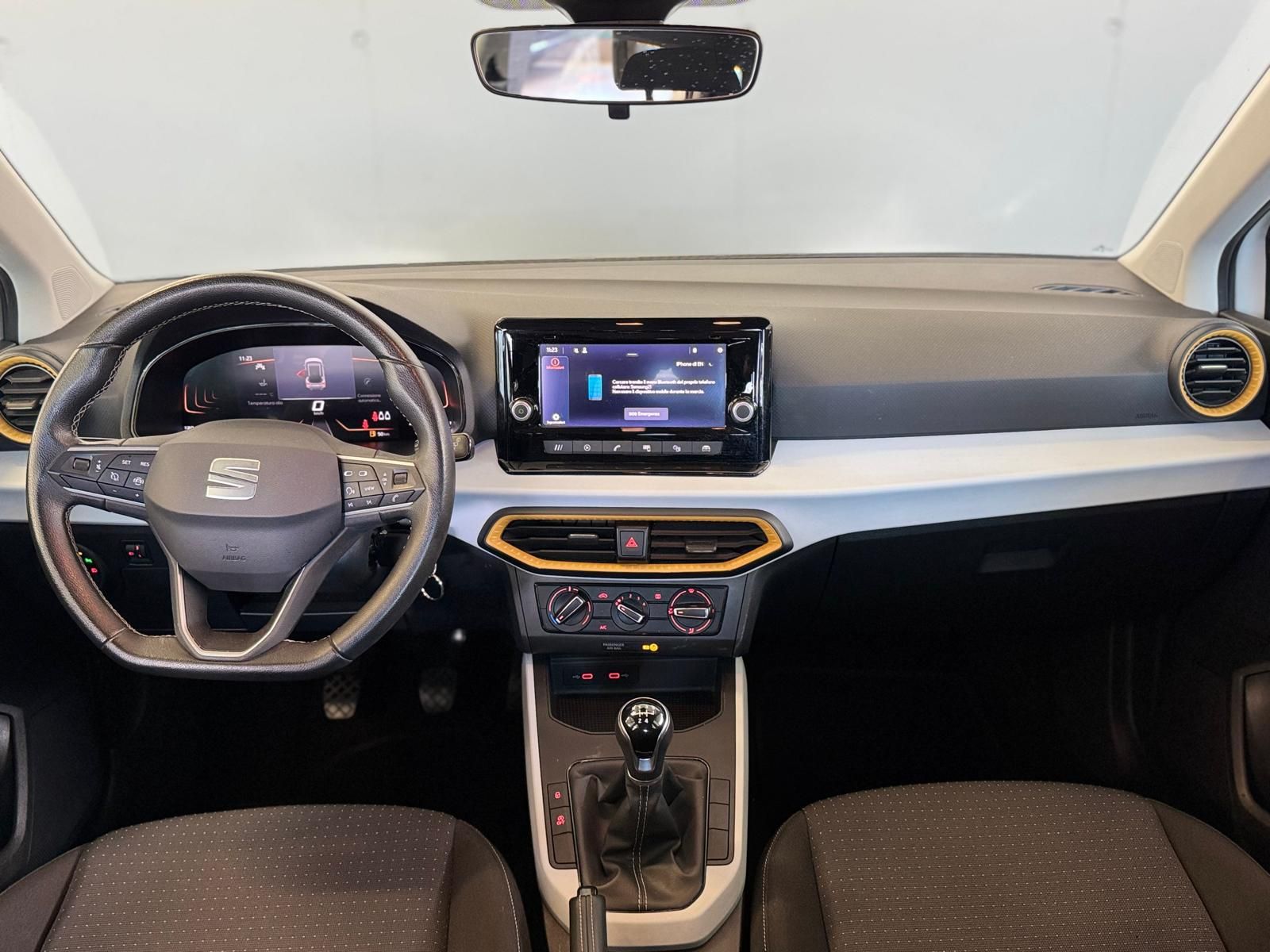 Seat Arona 1.0 weiss 57 (15)