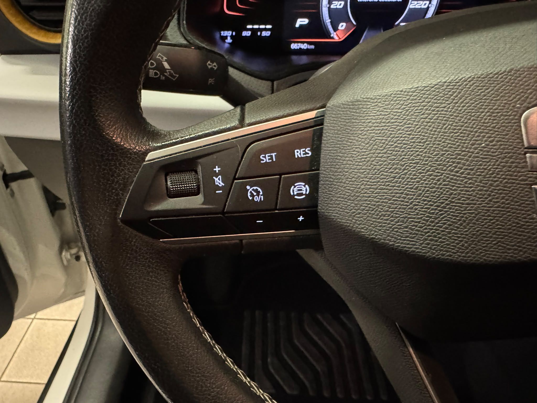 Seat Arona DSG Style weiss (13)