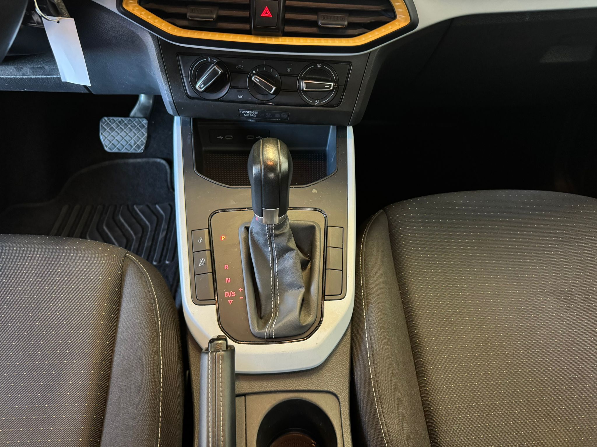 seat arona schwarz 1.0 dsg (12)