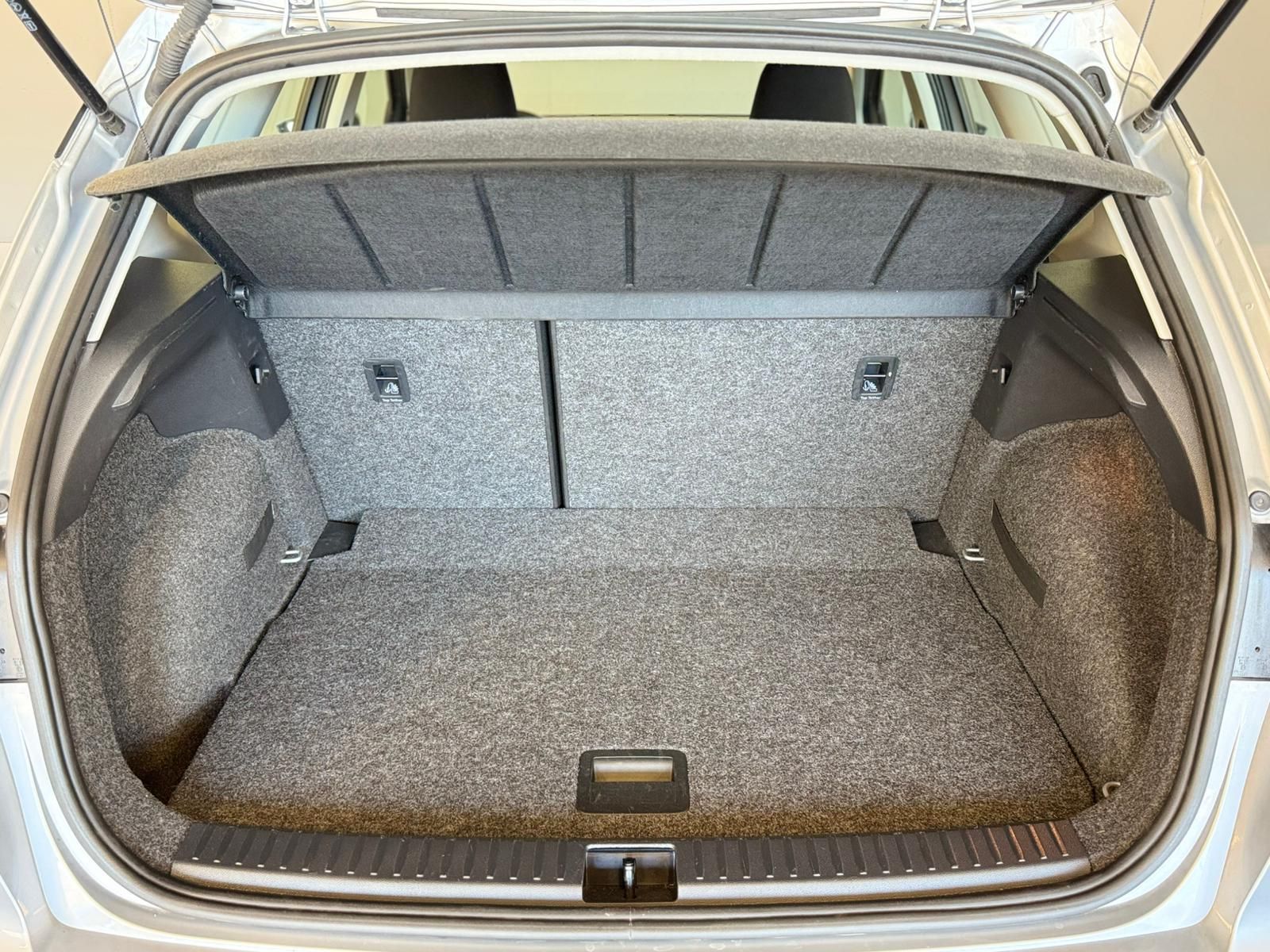 sEAT aRONA SILBER AUTOMATIK (18)