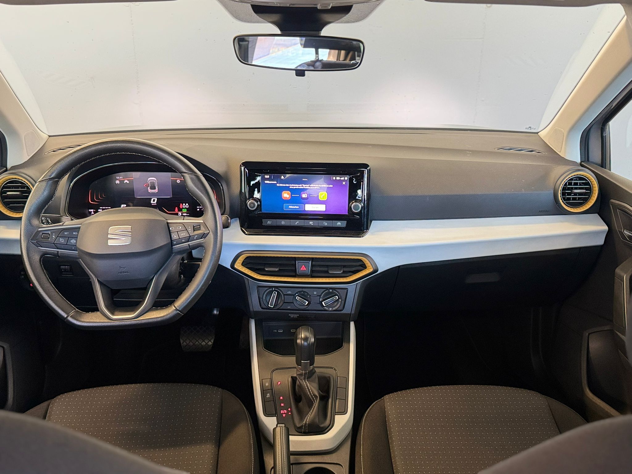 Seat Arona silber dsg (14)