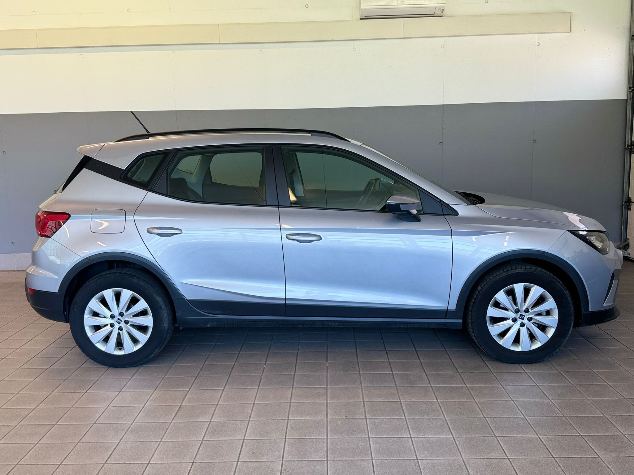 Seat Arona silber dsg (7)