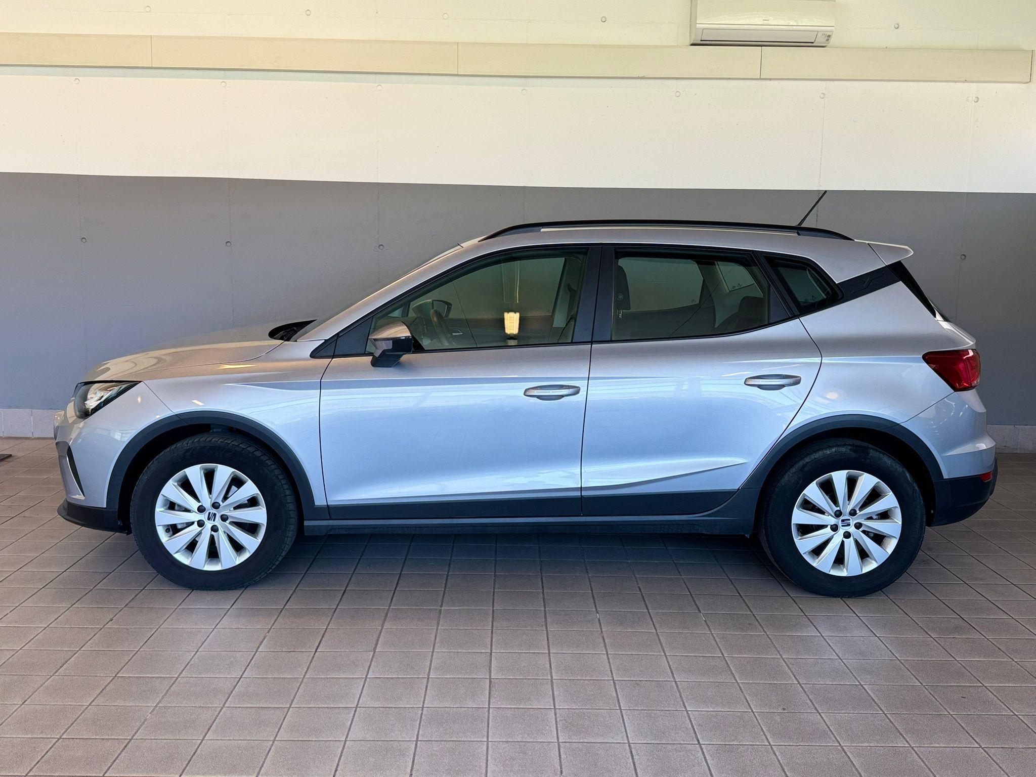 Seat Arona silber dsg (8)