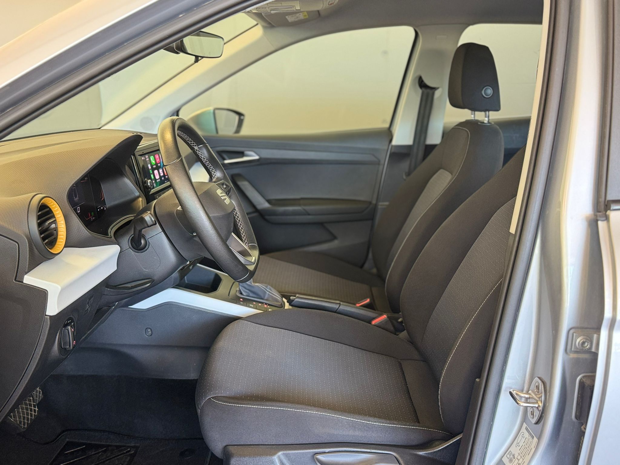 Seat Arona silber dsg (9)