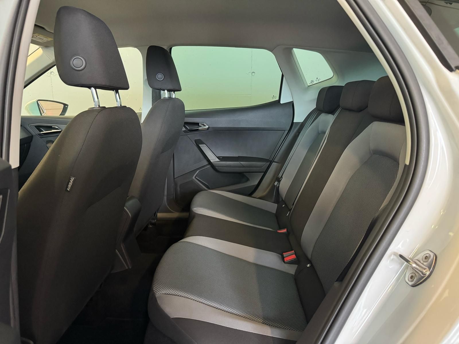 Seat Aurona 1.6 TDI weiss (14)